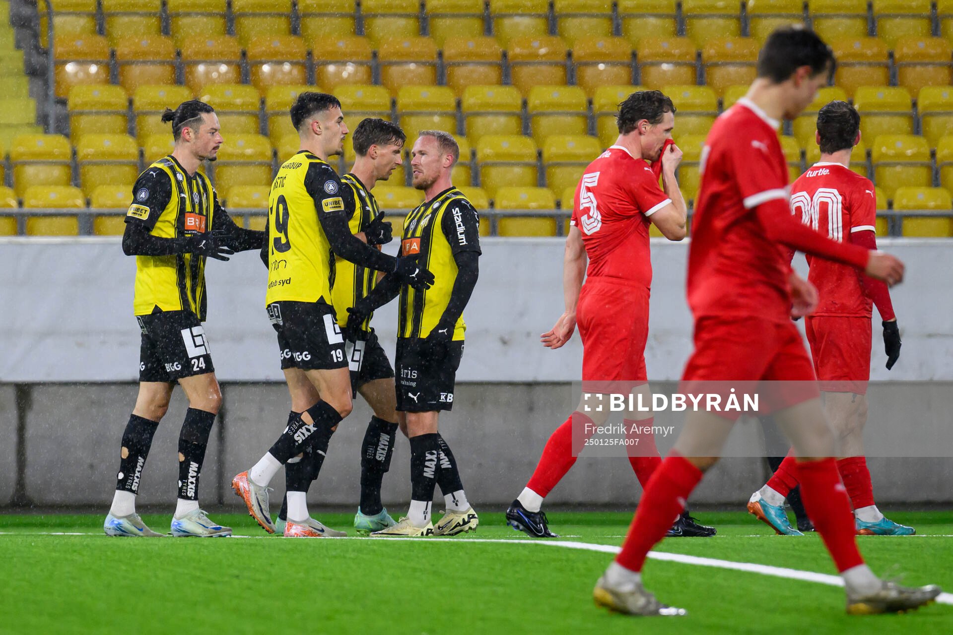 Häckens spelare jublar