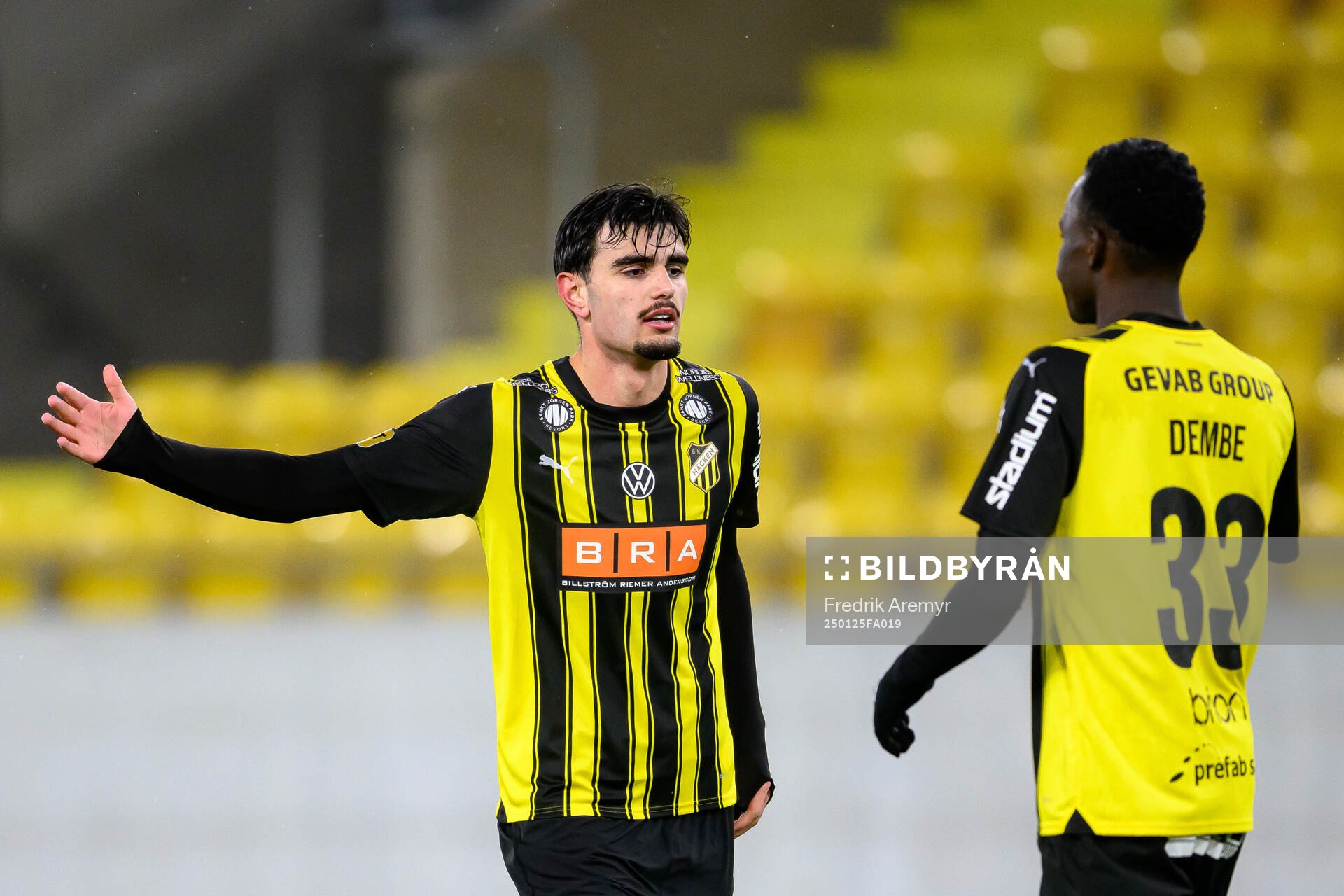 Häckens Nikola Mitrovick jublar