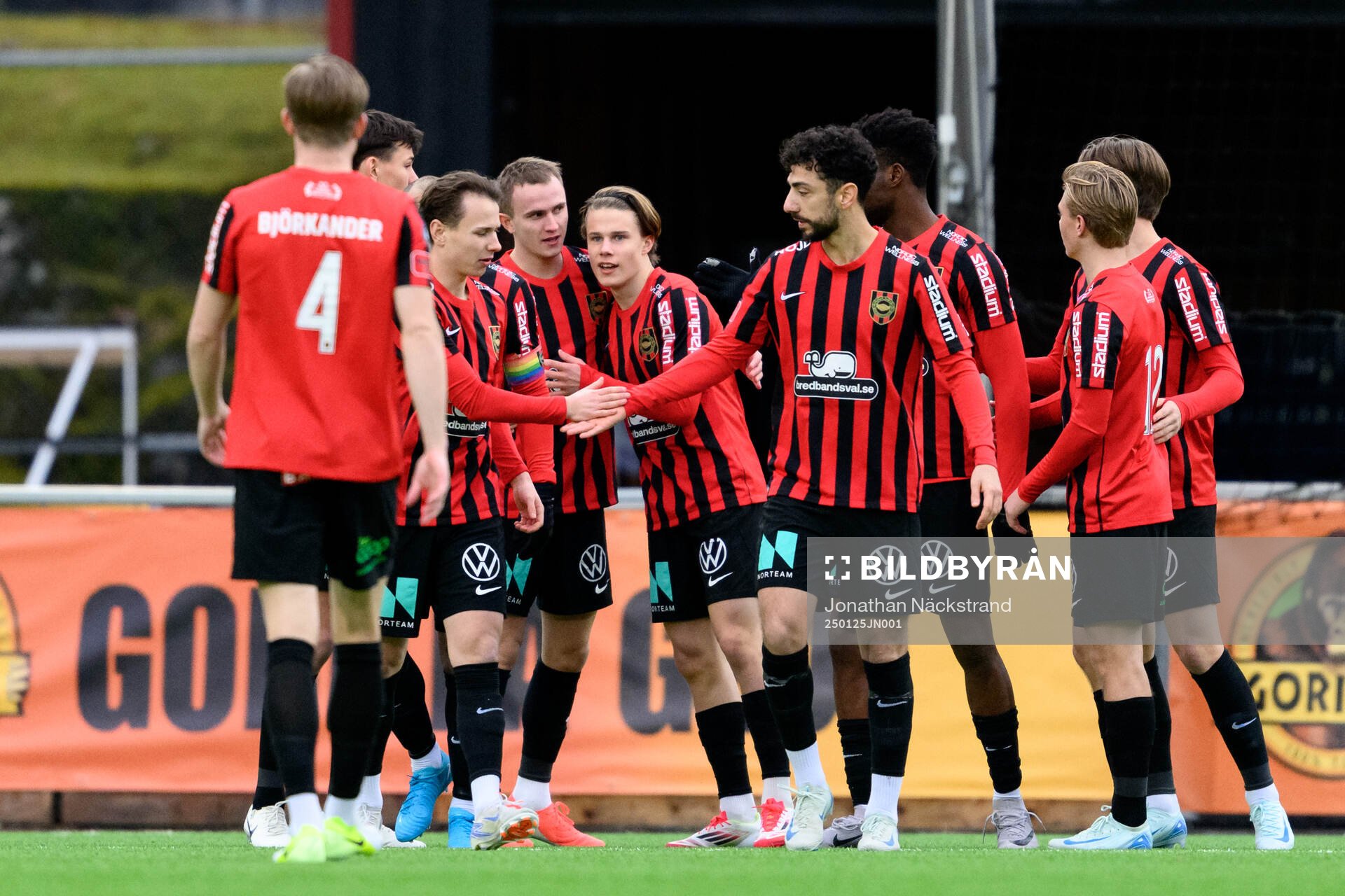 Brommapojkarnas Alex Timossi Andersson jublar