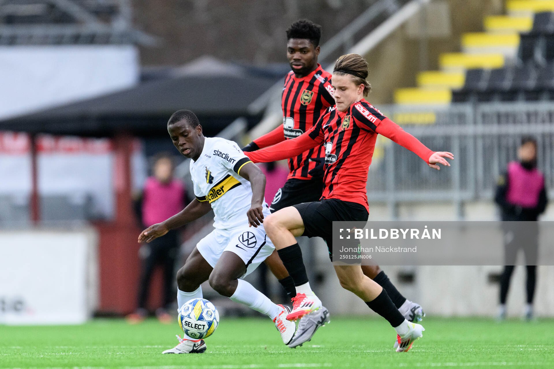 AIKs Stanley Wilson Omondi och Brommapojkarnas Ezekiel