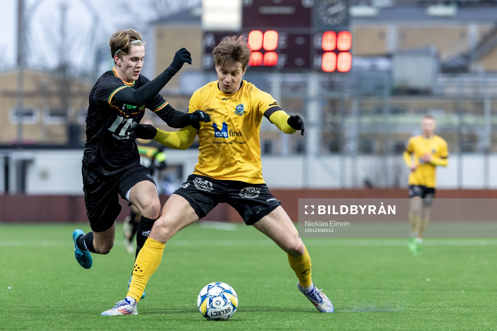 GAISs Daniel Bengtsson och Lunds BKs Gustav Båth Sågänger under fotbollsmatchen i träningsmatchen mellan GAIS och Lunds BK den 25 januari 2025 i Göteborg. 