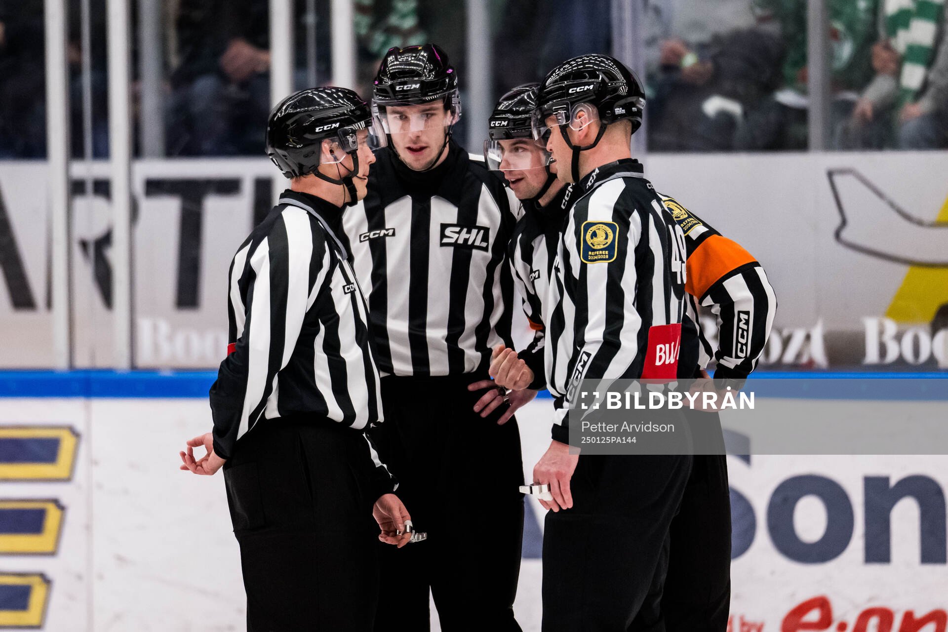 Domare Oscar Niklasson och Linjedomare Ludvig Lundgren och
