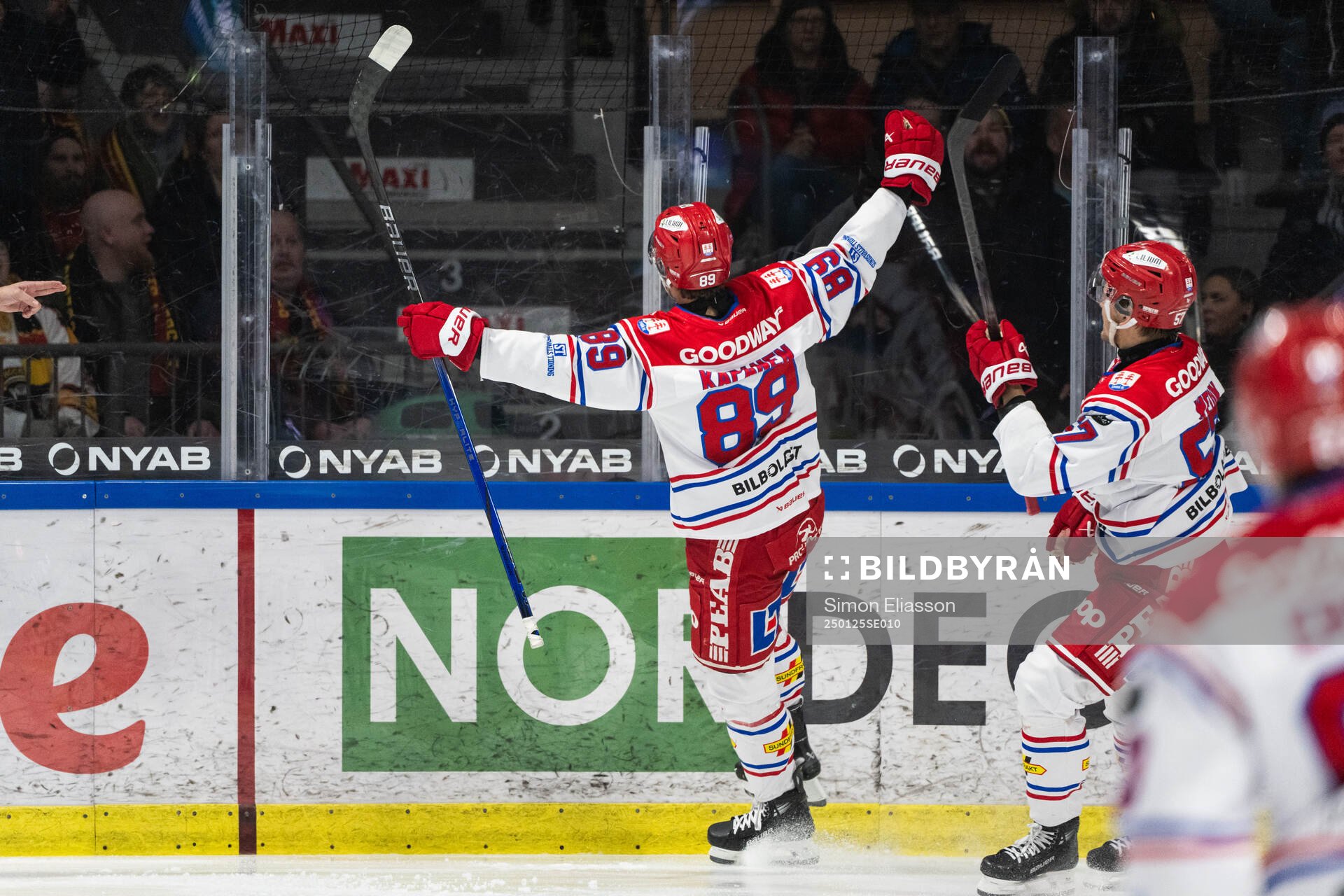 Timrås Oliver Kapanen jublar
