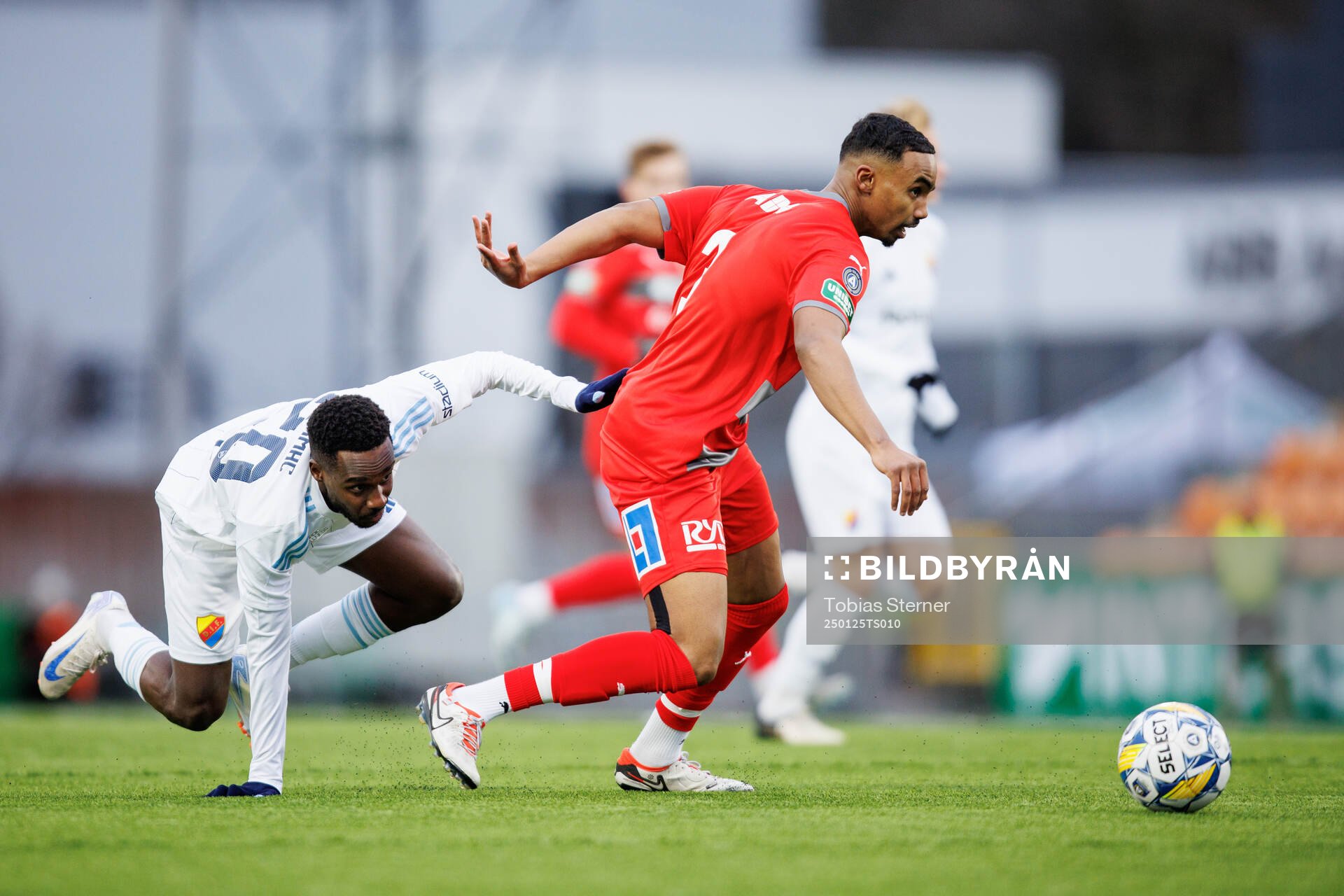 Djurgårdens Tokmac Nguen och Västerås Liiban Abadid