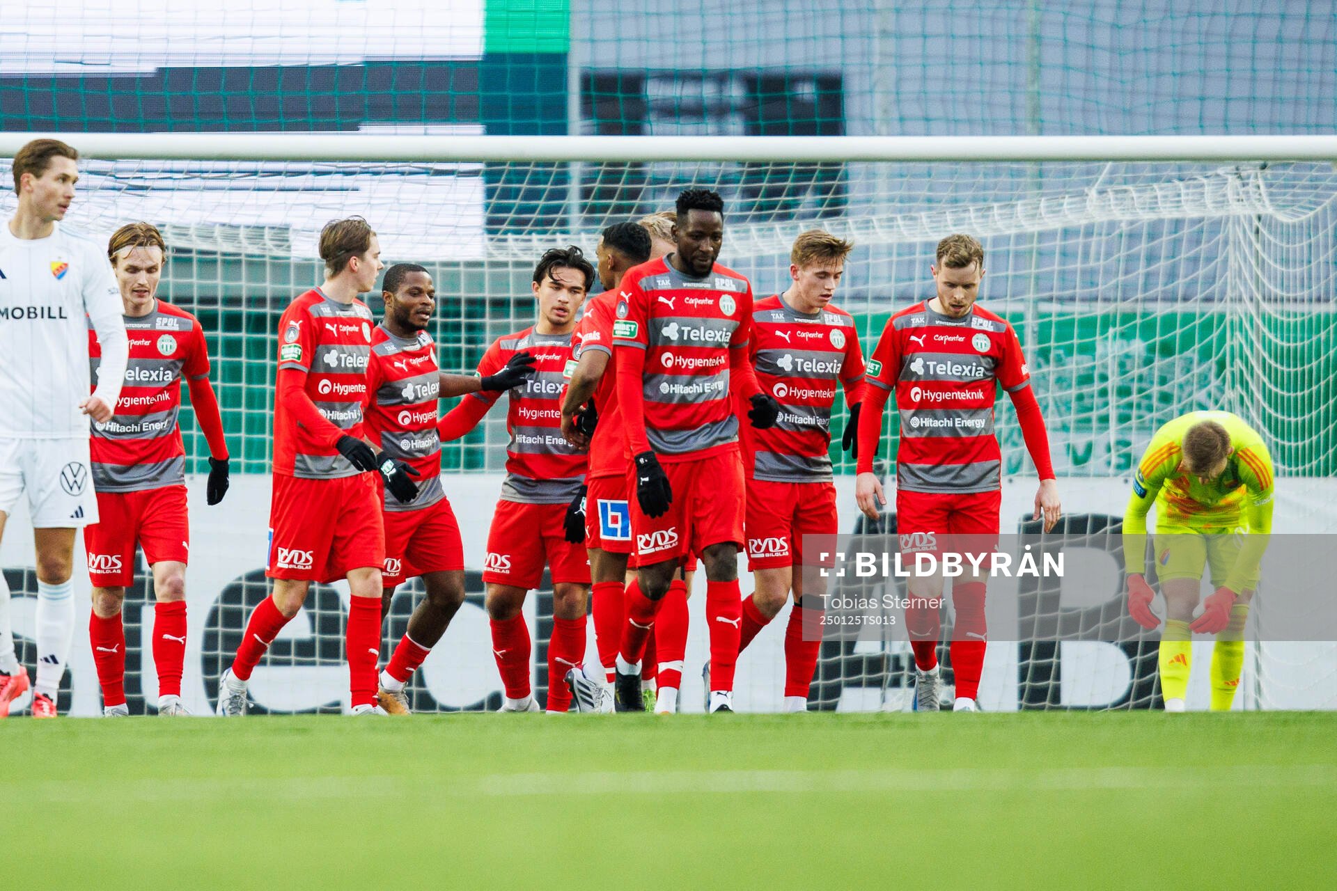 Västerås Henry Offia jublar