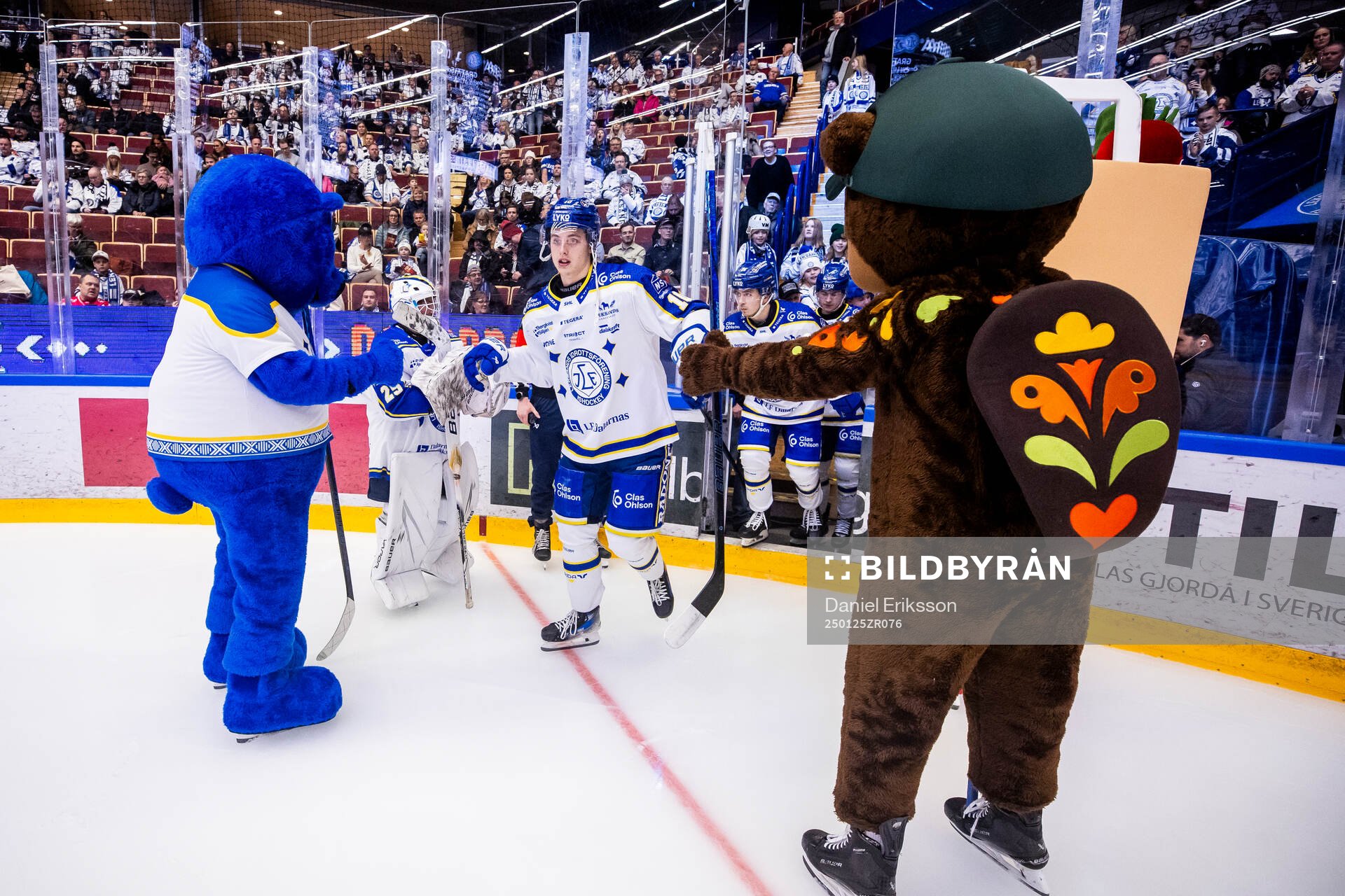Leksands Anton Johansson på väg in till tredje perioden