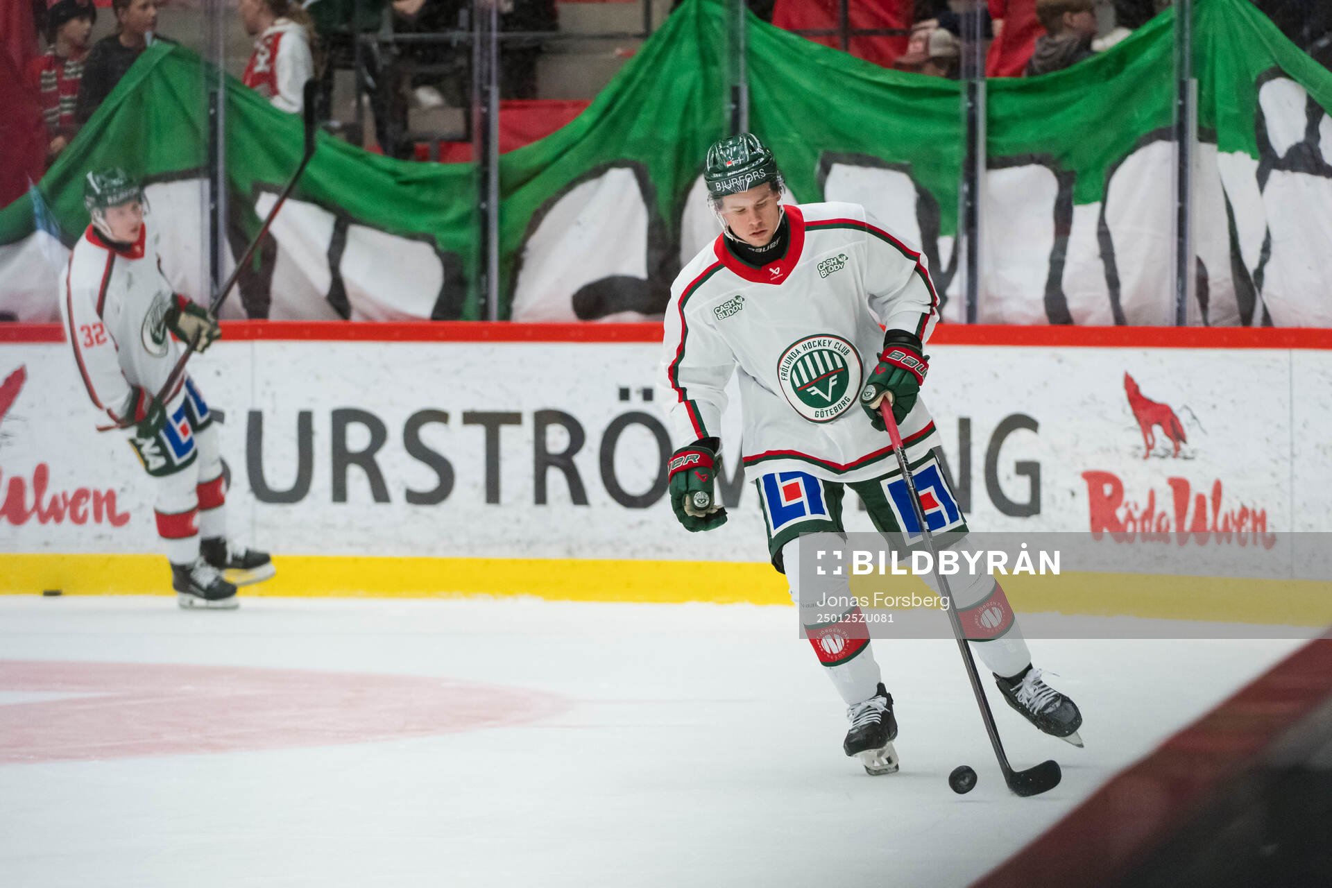Frölundas Albin Sundin innan ishockeymatchen i SHL mellan