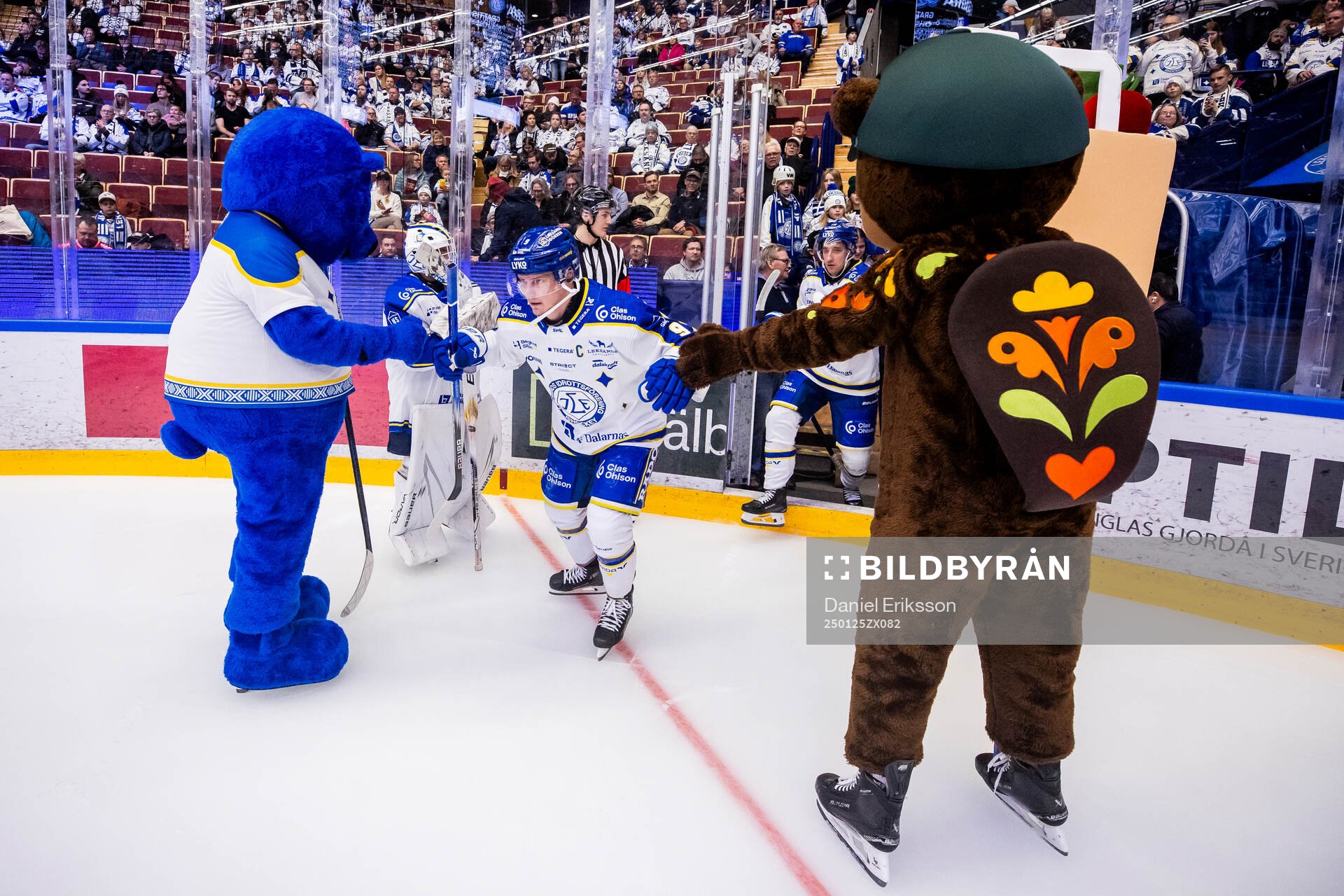 Leksands Patrik Zackrisson på väg in till tredje perioden