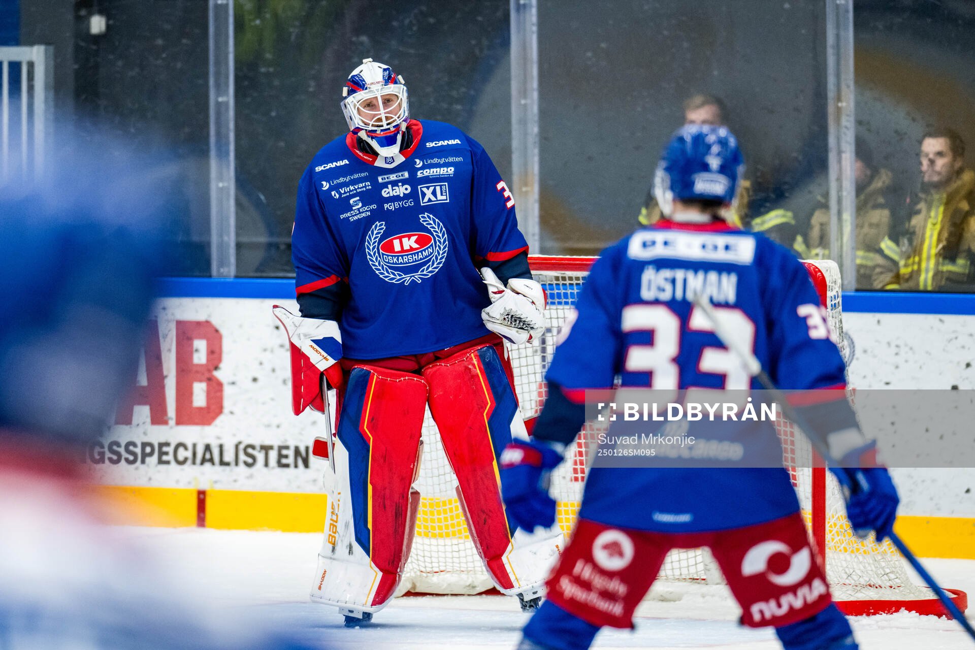 Oskarshamns målvakt Evan Cowley jublar