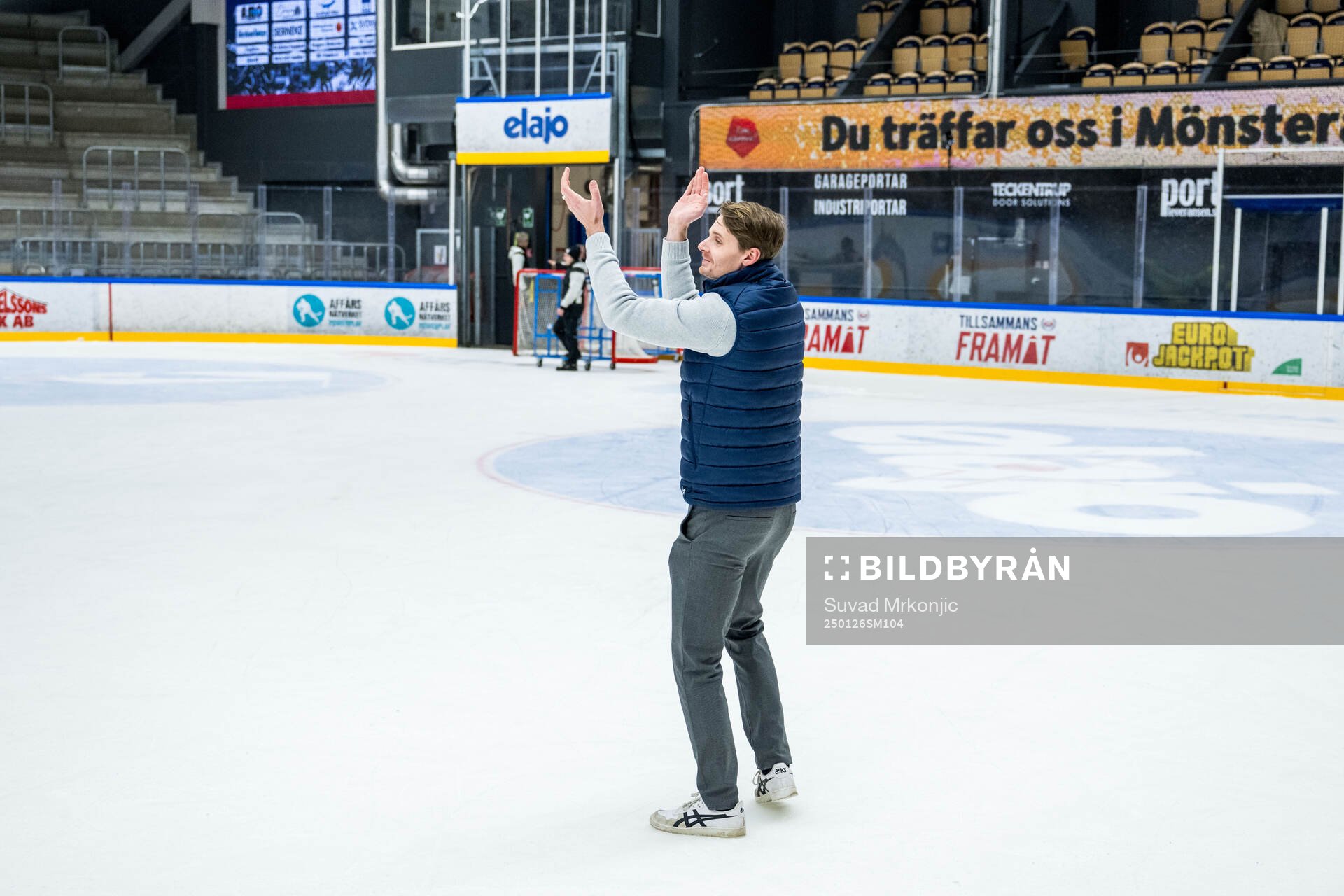 Oskarshamns tränare Albin Blomqvist jublar