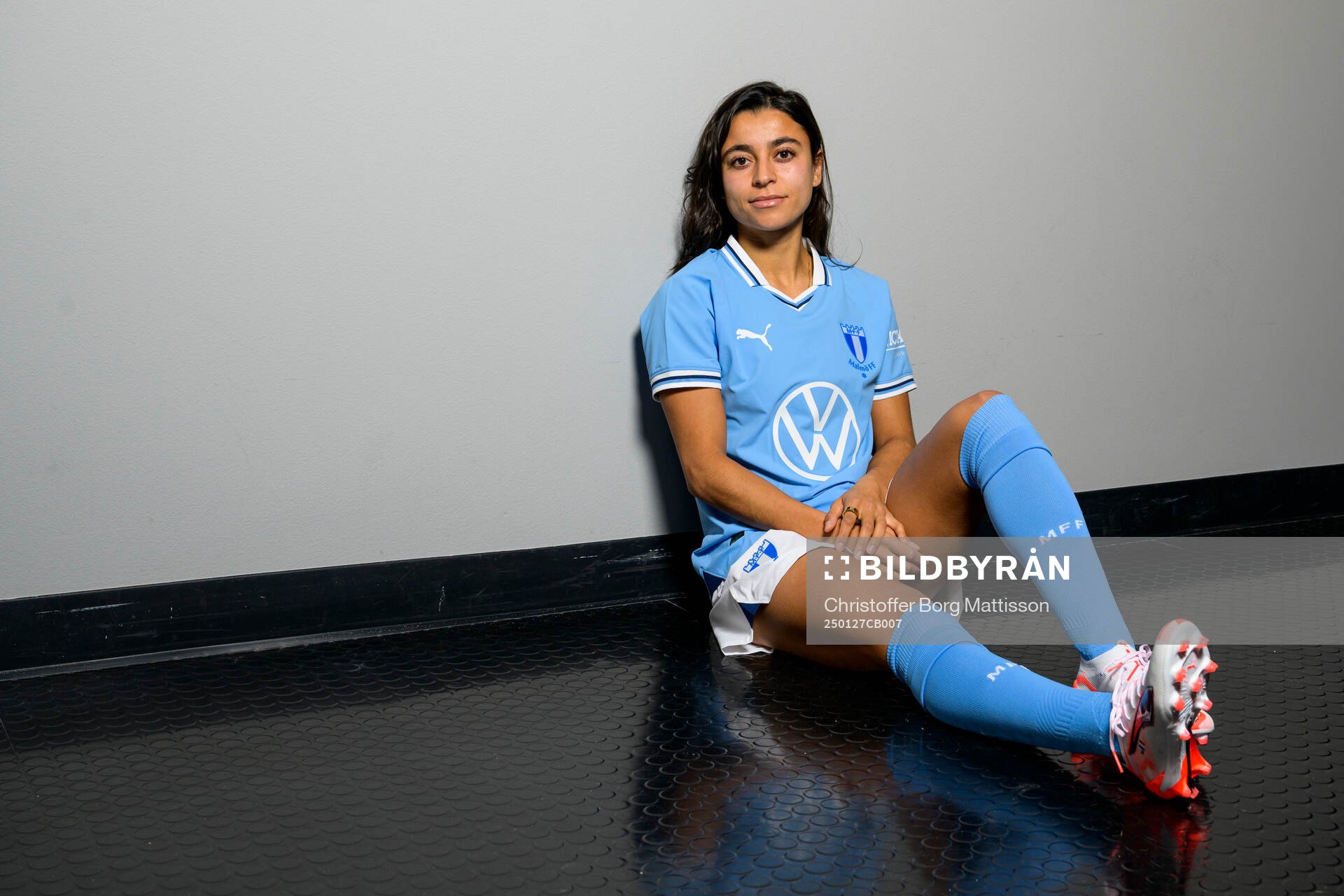 Malmö FF presenterar Ines Belloumou som ny spelare med