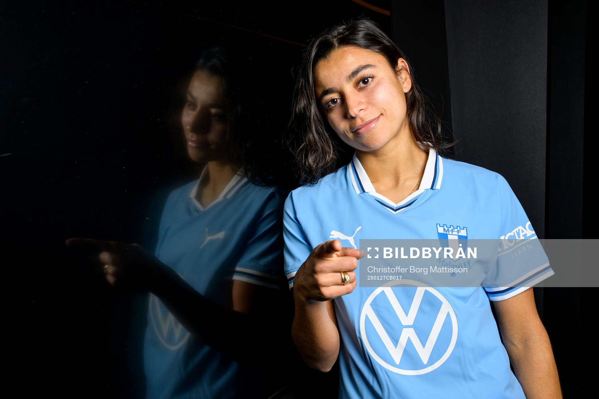 Malmö FF presenterar Ines Belloumou som ny spelare med