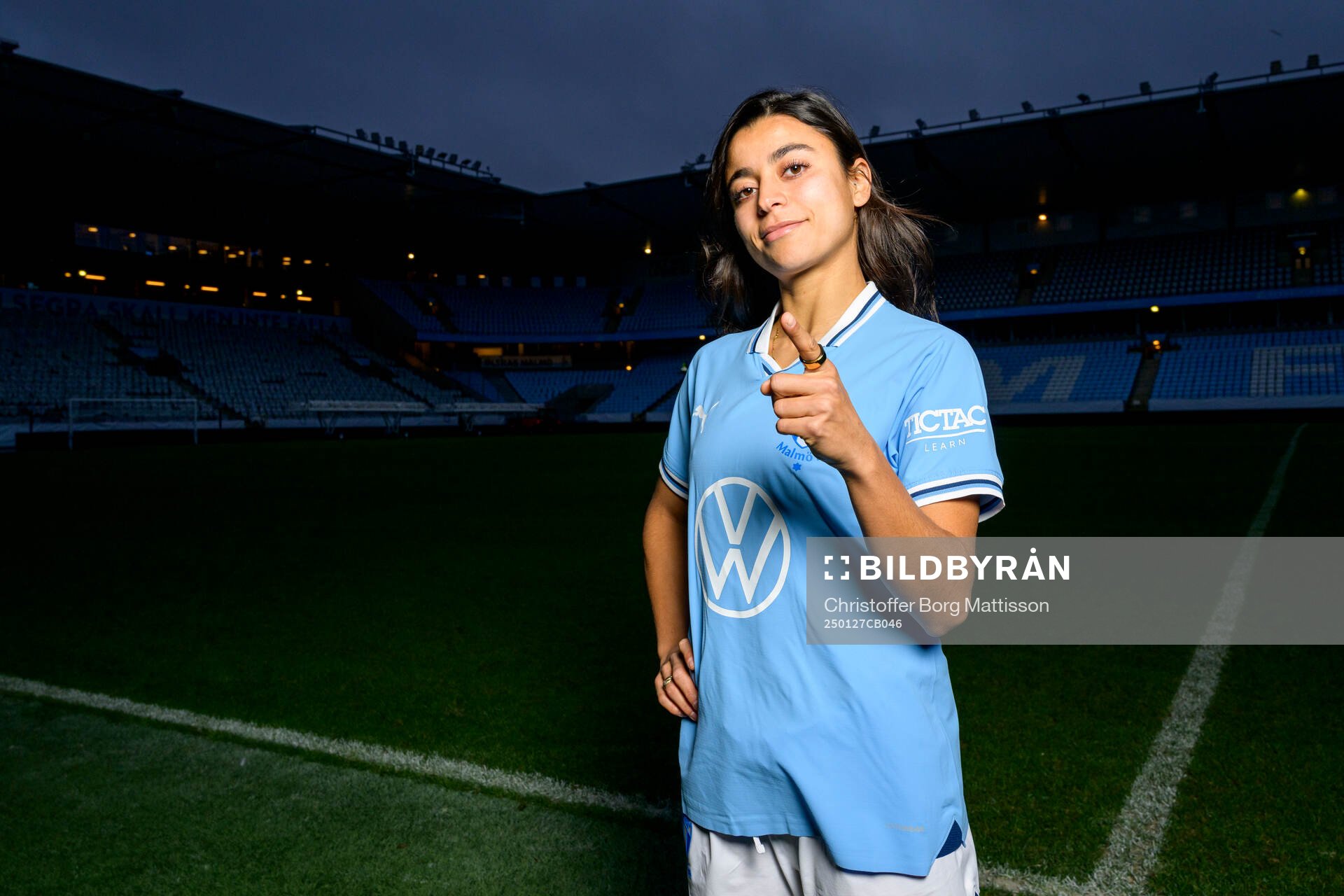 Malmö FF presenterar Ines Belloumou som ny spelare med