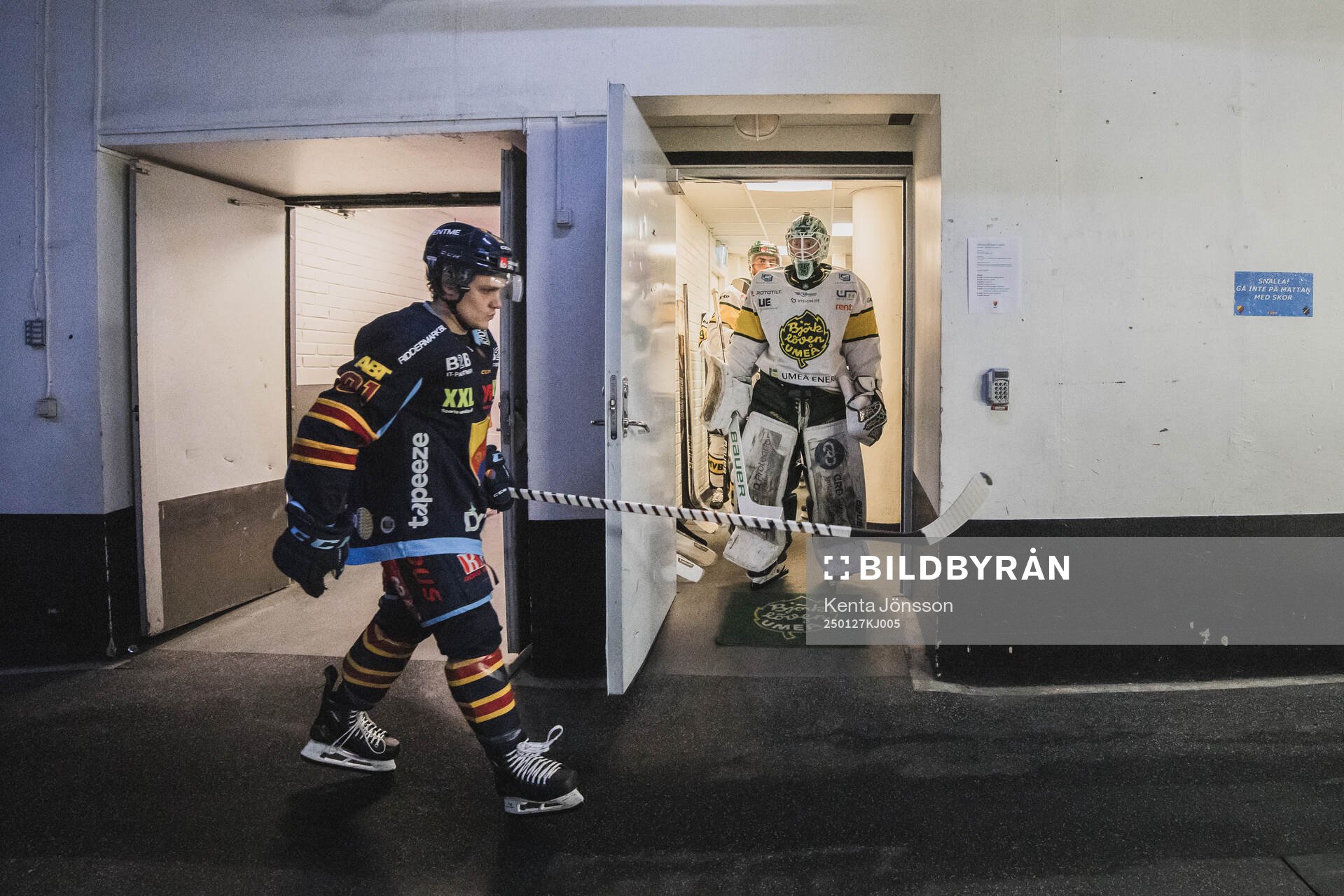 Djurgårdens Tyler Kelleher och Björklövens målvakt