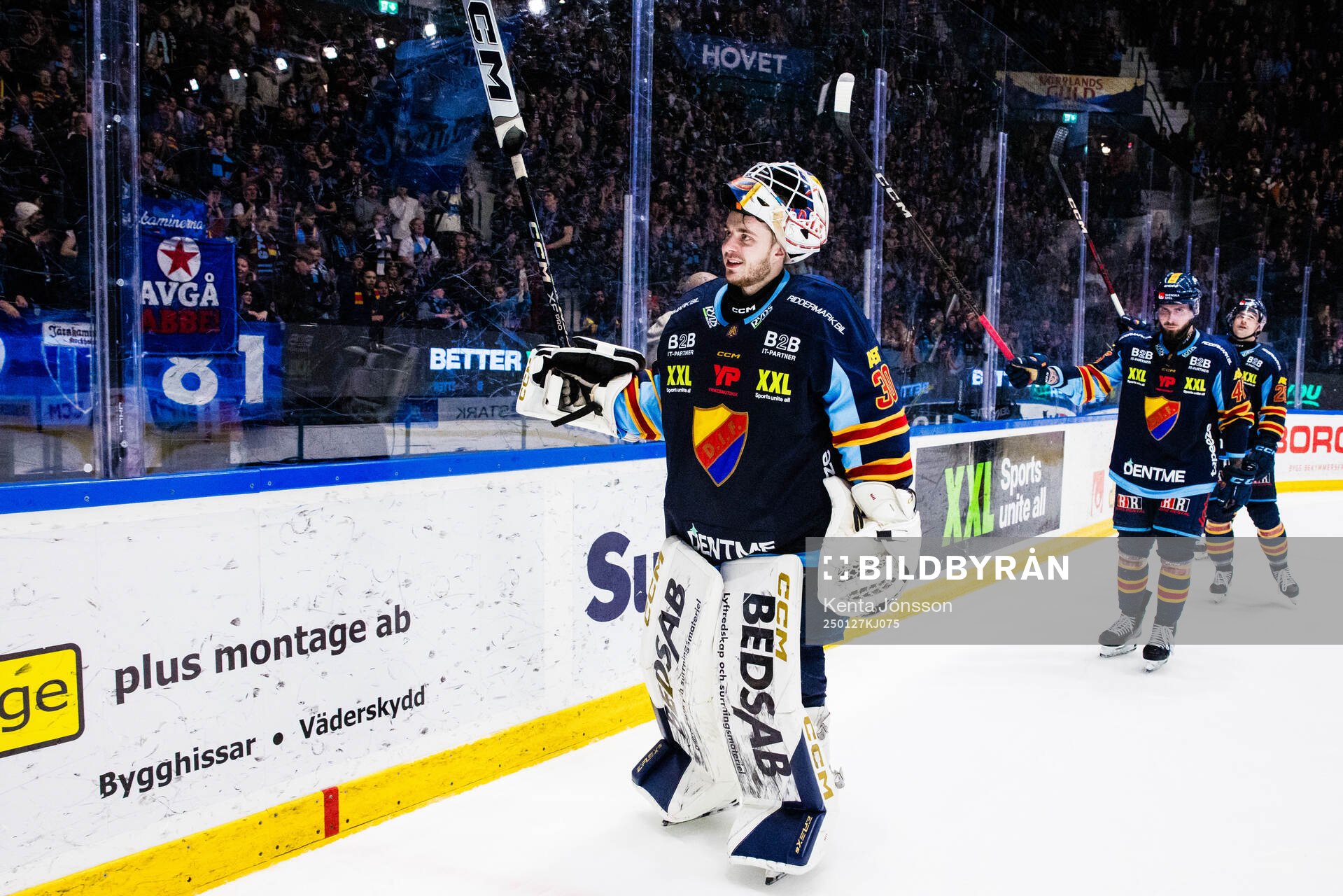 Djurgårdens målvakt Hugo Hävelid jublar