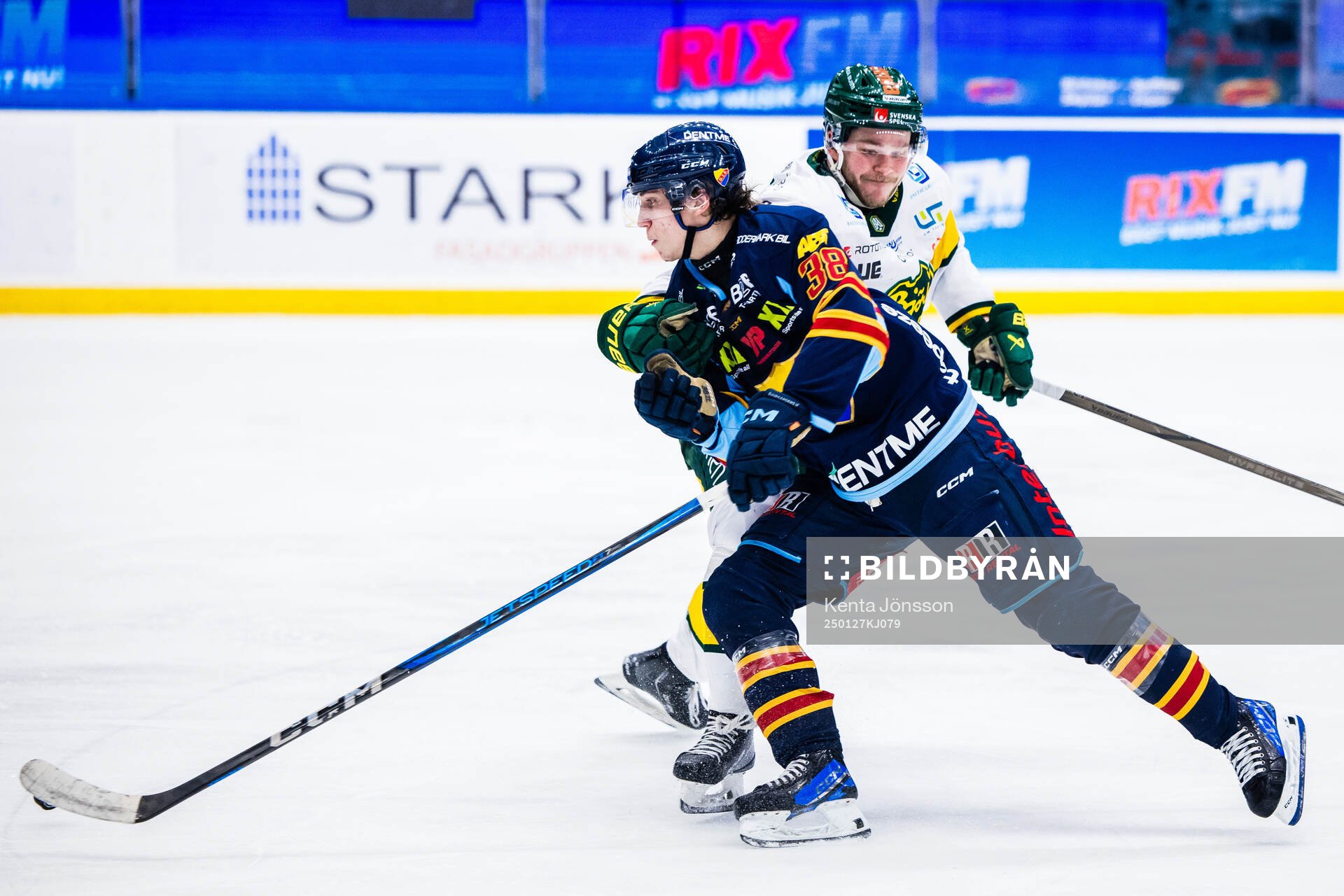Djurgårdens Victor Eklund och Björklövens Jesper Lindgren
