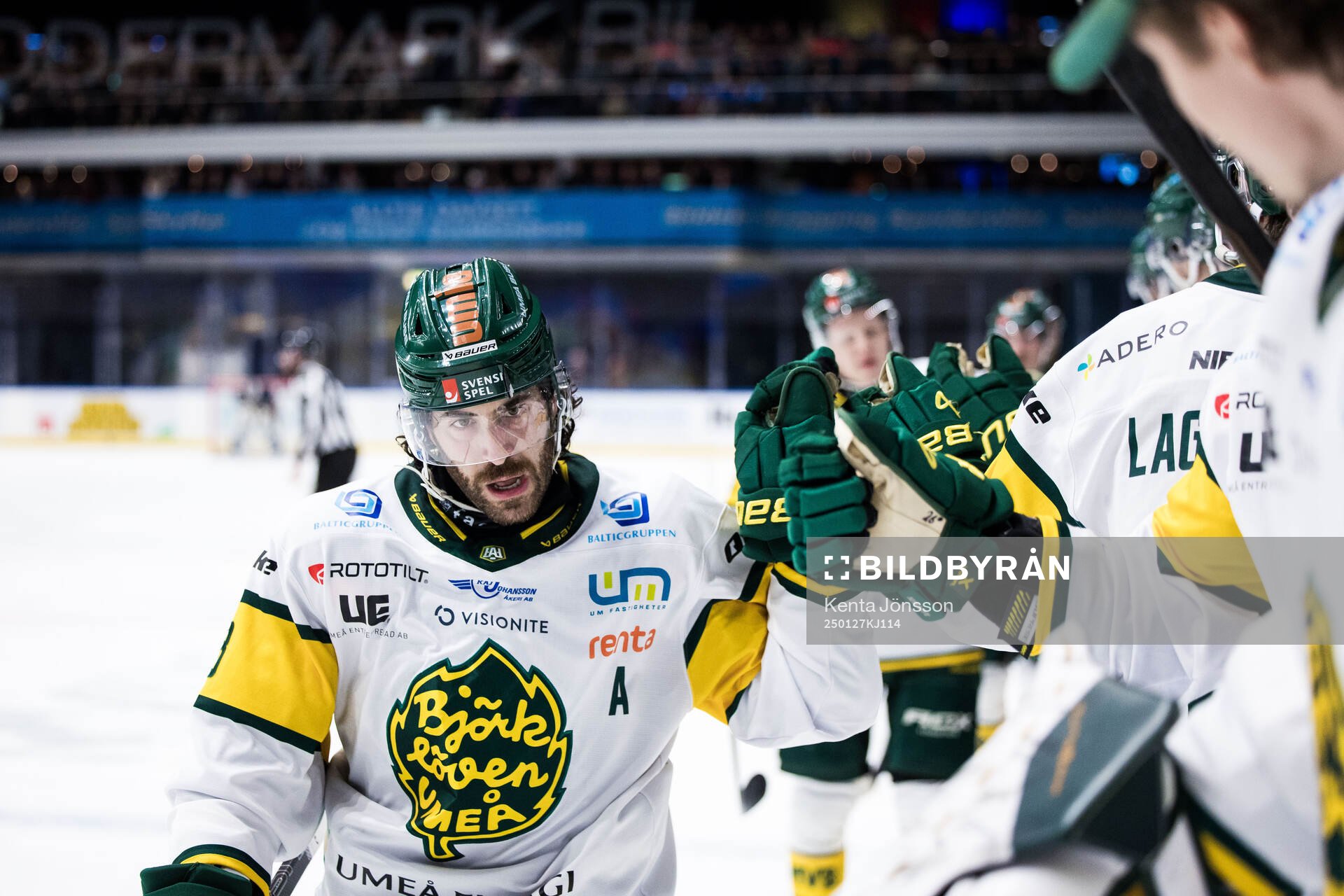 Björklövens Mathew Maione jublar