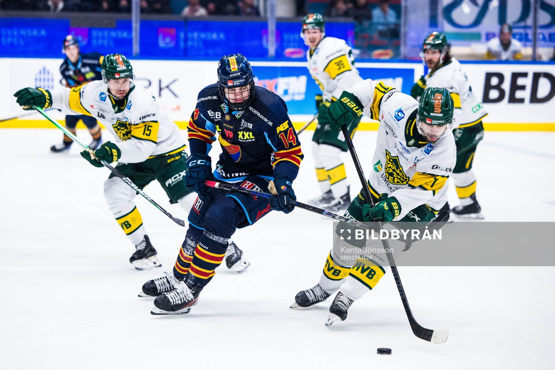 Djurgårdens Anton Frondell och Björklövens Gustav Possler