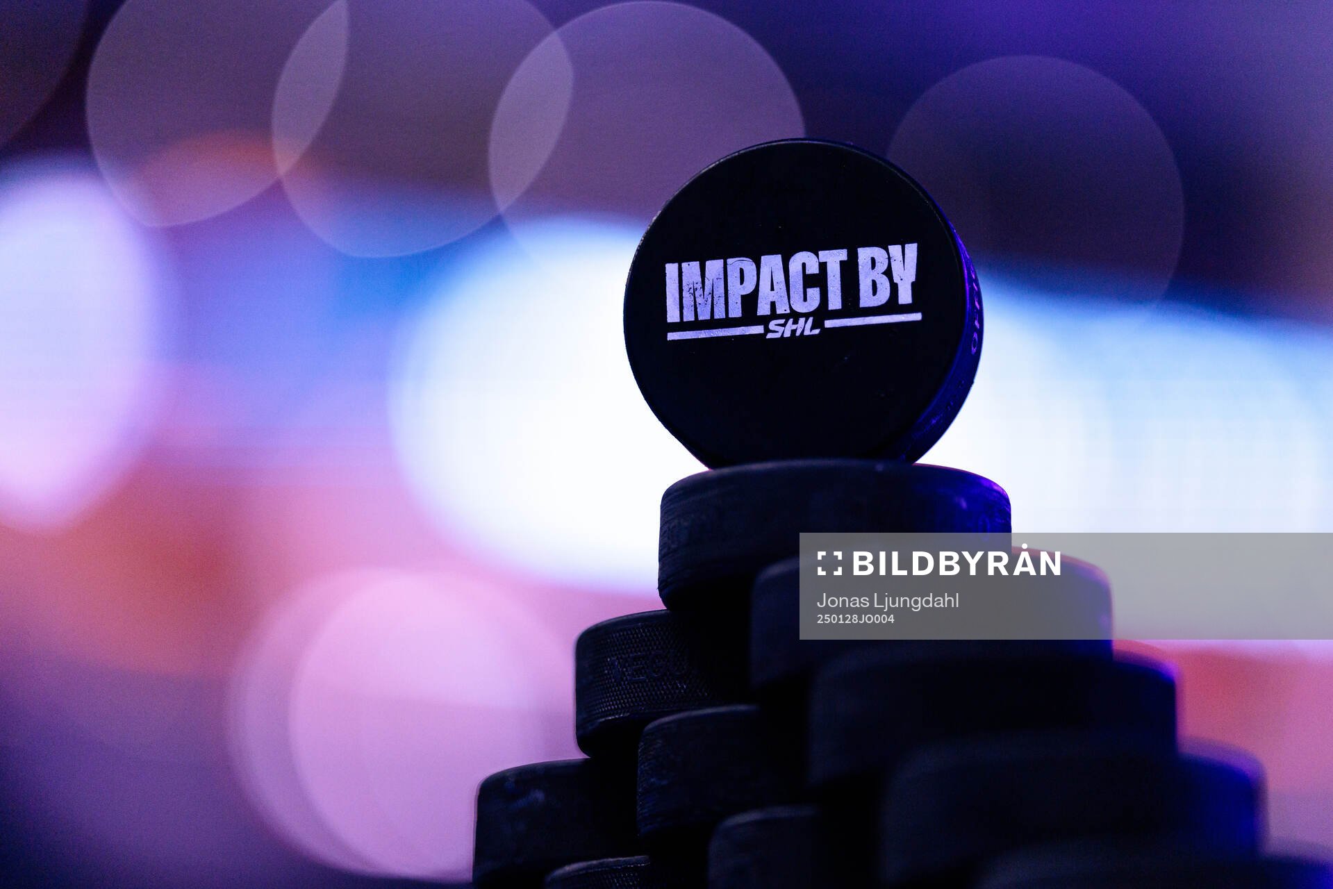 Matchpuck med Impact by SHL logo