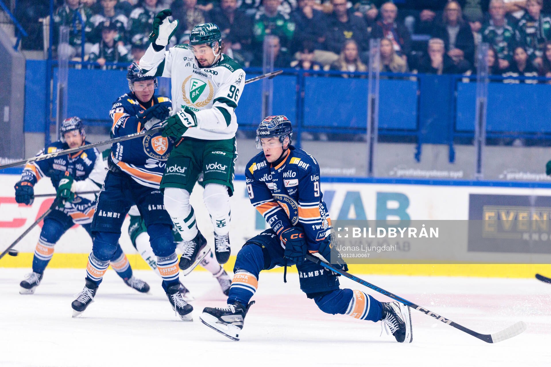 Färjestads David Tomasek och Växjös Victor Stjernborg