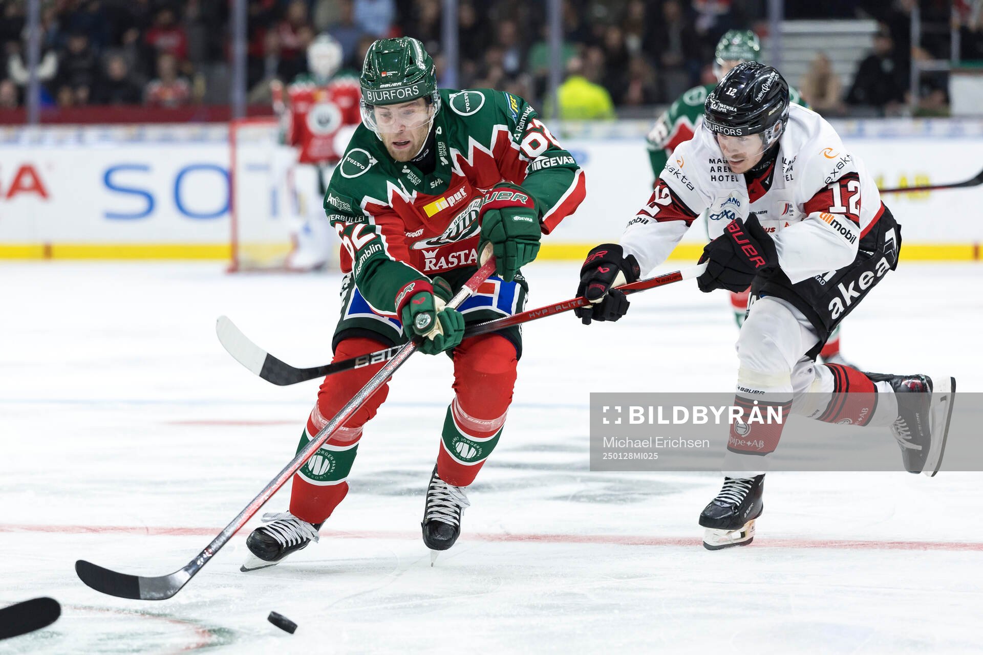 Frölundas Wiktor Nilsson och Malmö Redhawks Linus Öberg