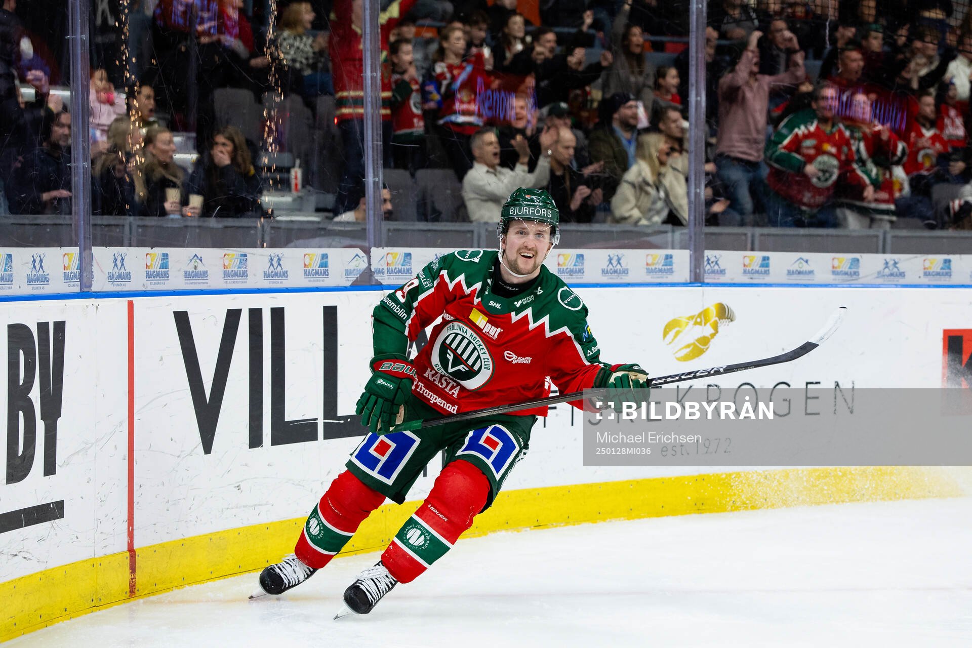 Frölundas Linus Weissbach jublar