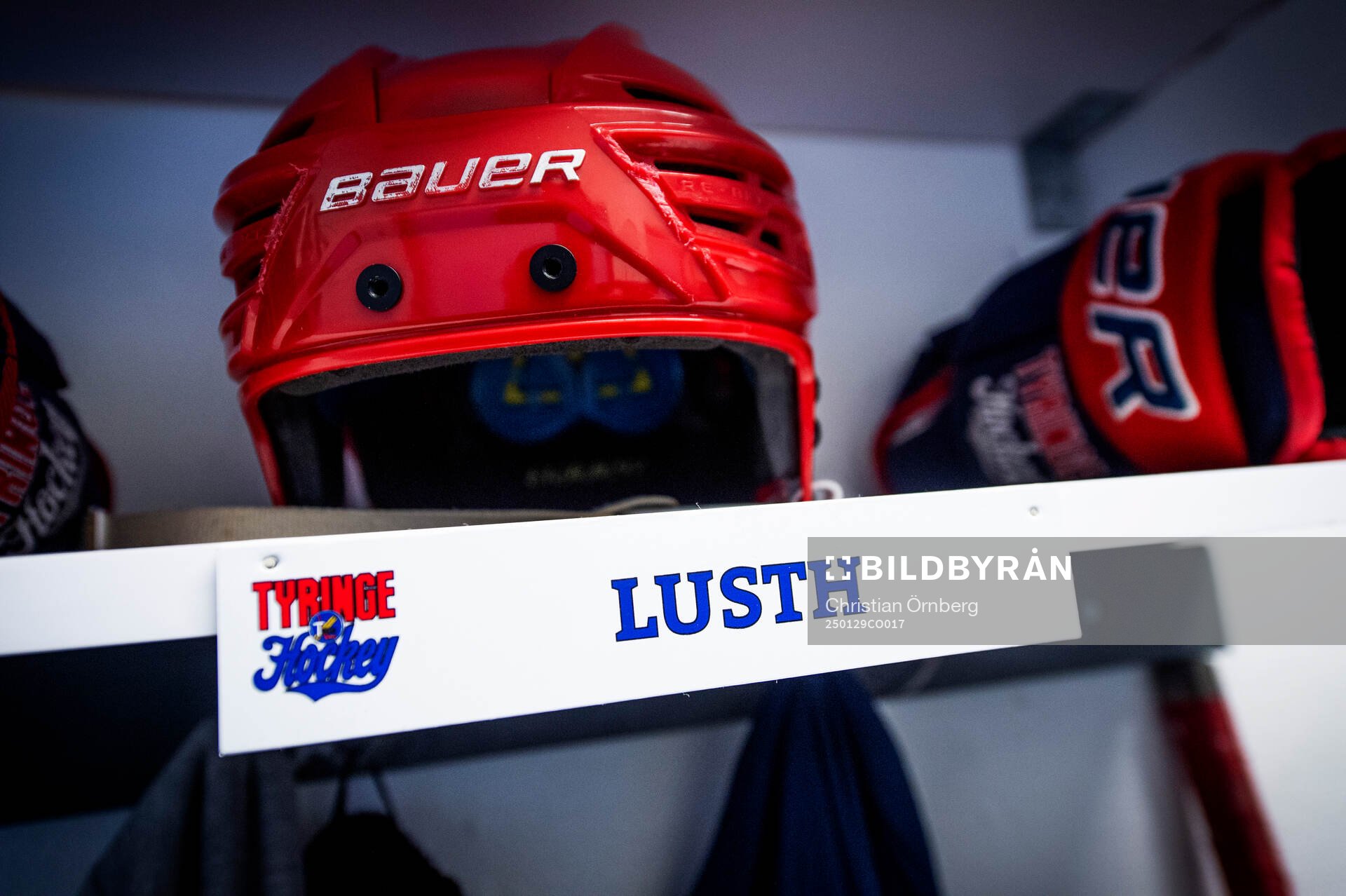 Hjälm tillhörande tyringe hockey tränare Mats Lusth