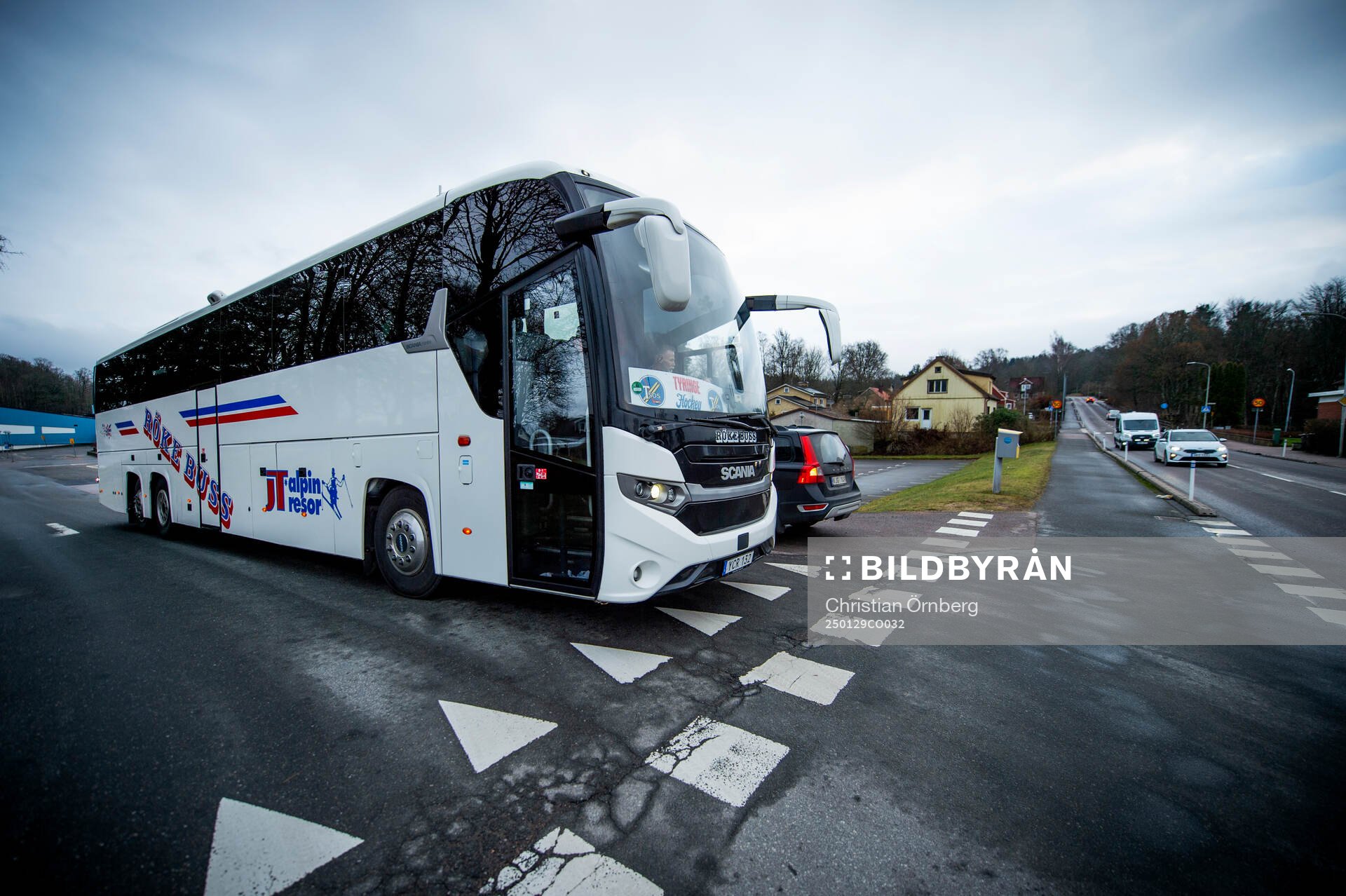 Tyringe hockey tränare Mats Lusth kör lagets buss till en