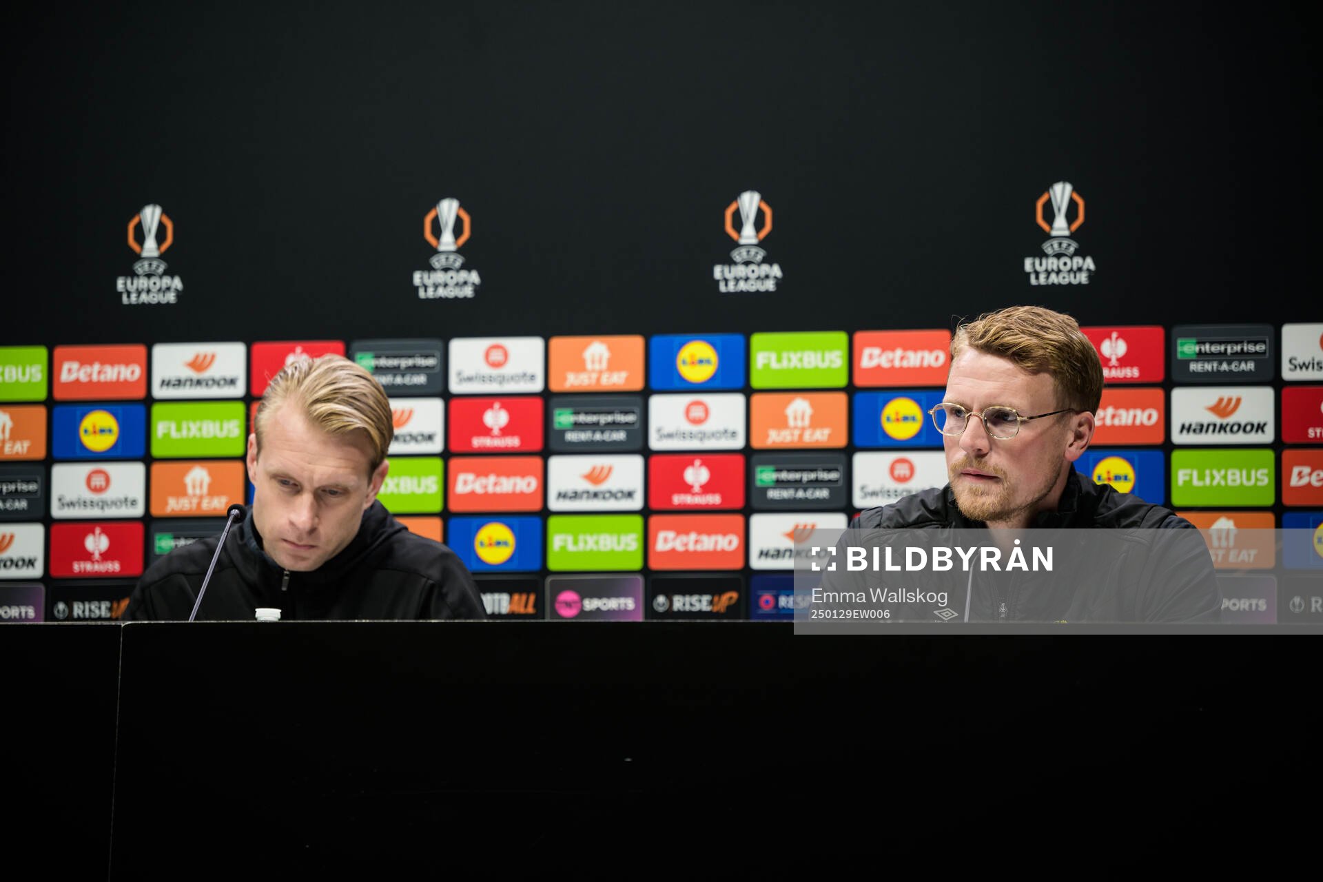 Johan Larsson and Head coach Oscar Hiljemark of Elfsborg