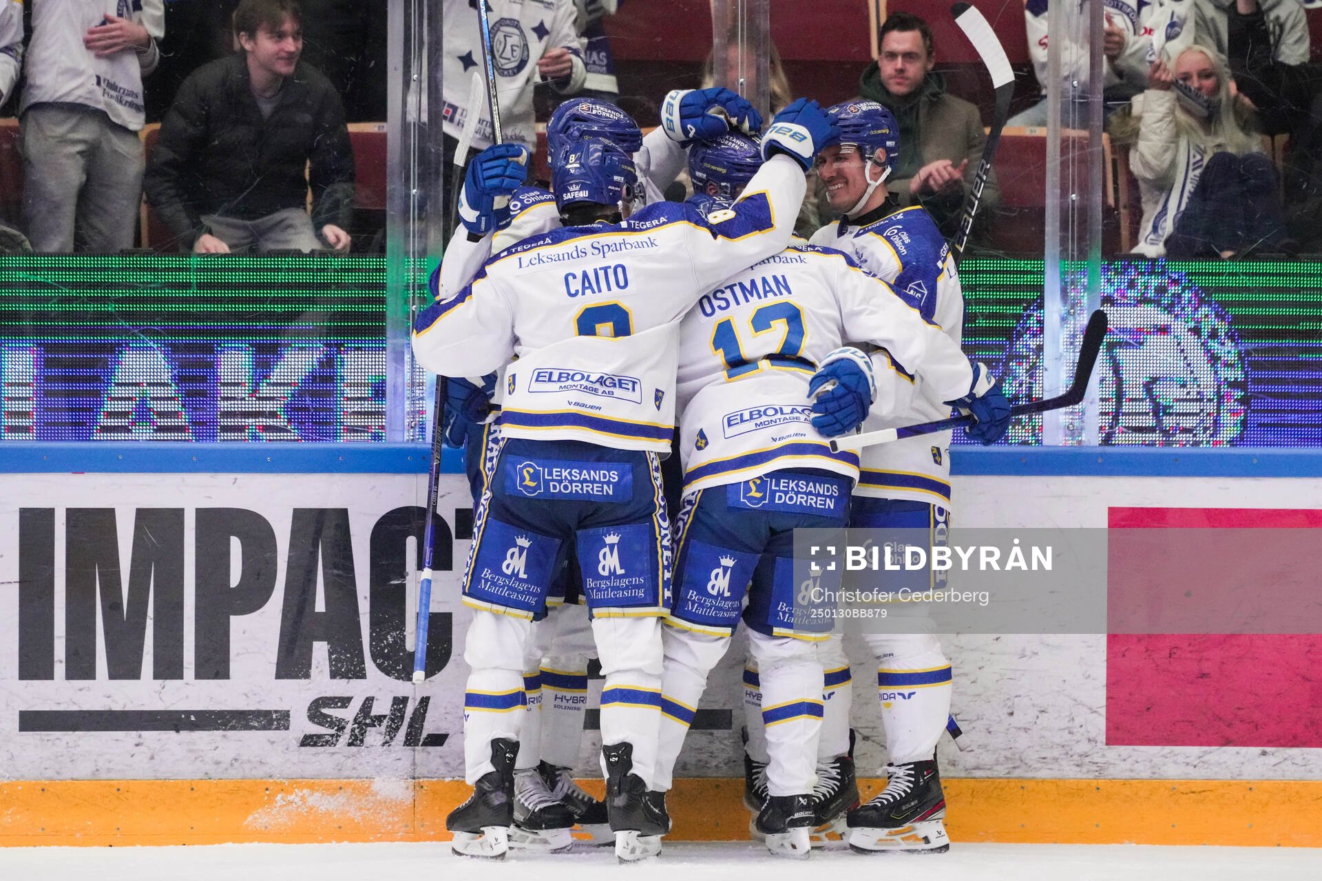 Leksands Martin Karlsson jublar med lagkamrater