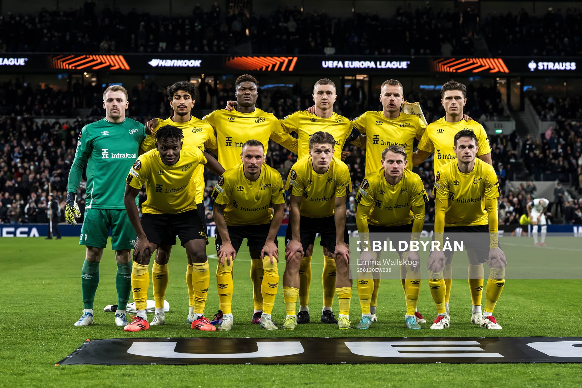 The starting eleven of Elfsborg pose for a photo