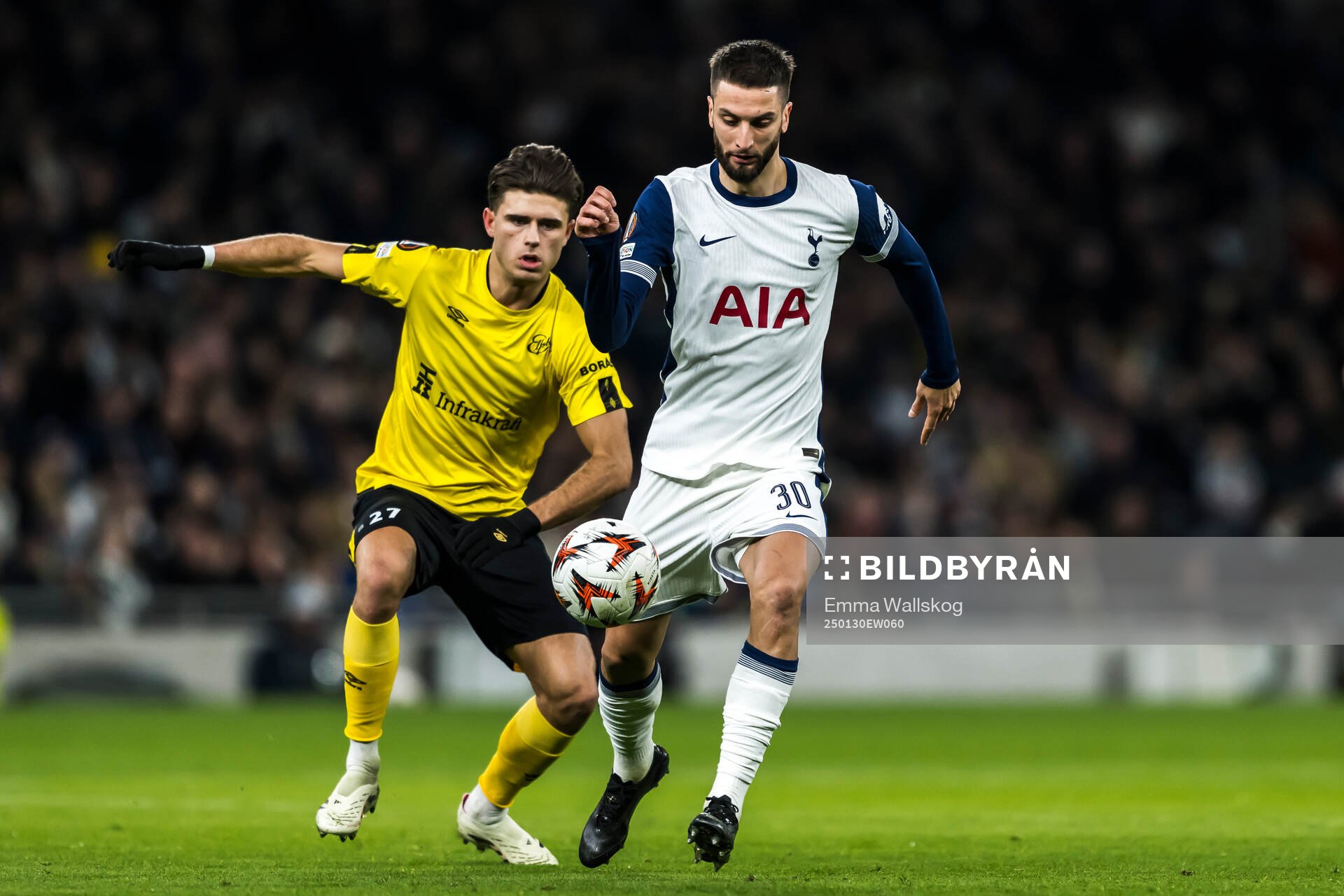 Besfort Zeneli of Elfsborg and Rodrigo Bentancur of