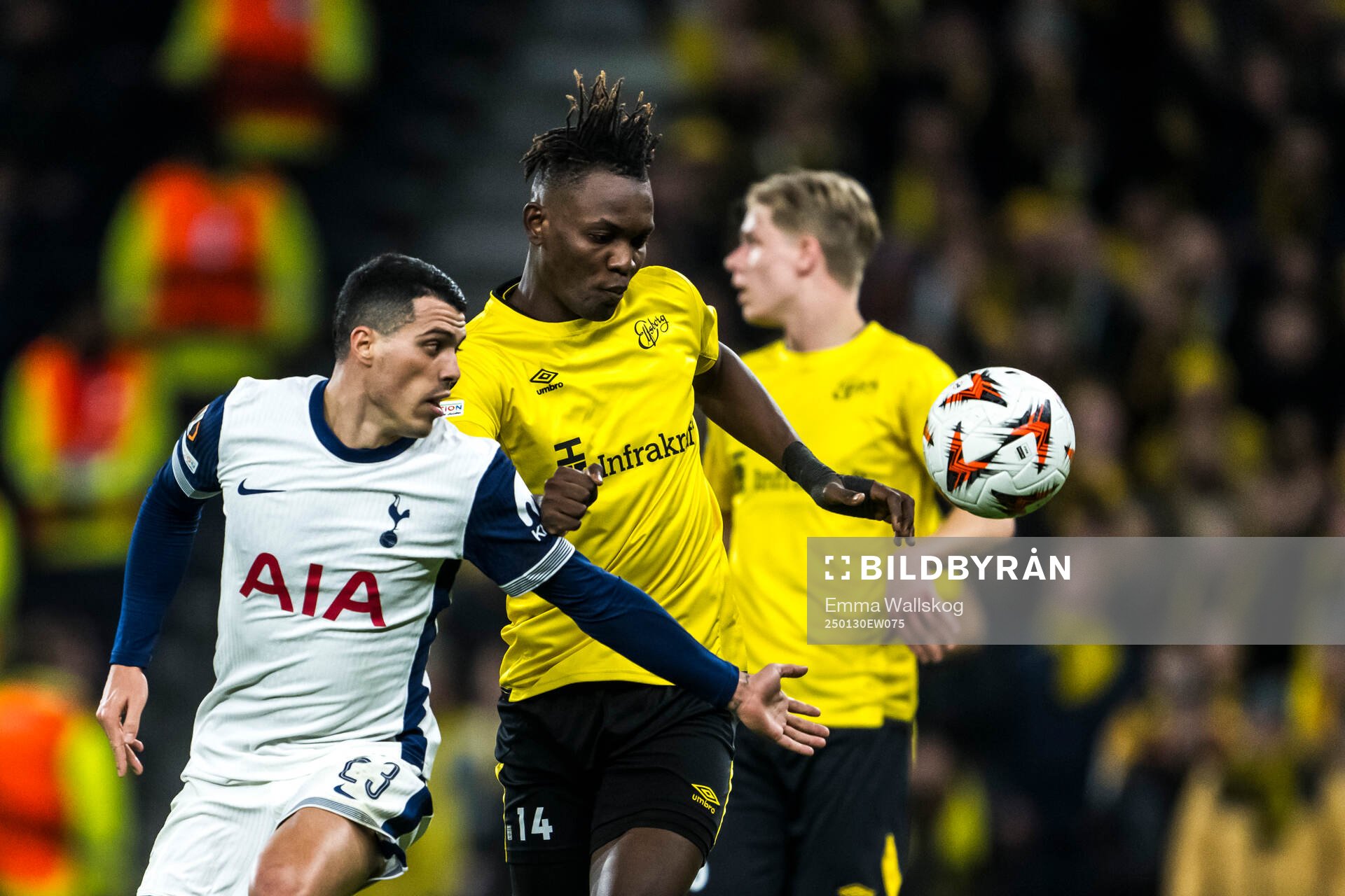 Pedro Porro of Tottenham Hotspur and Jalal Abdullai of Elfsborg during the UEFA Europa League football match between Tottenham Hotspur and Elfsborg on January 30, 2025 in London.