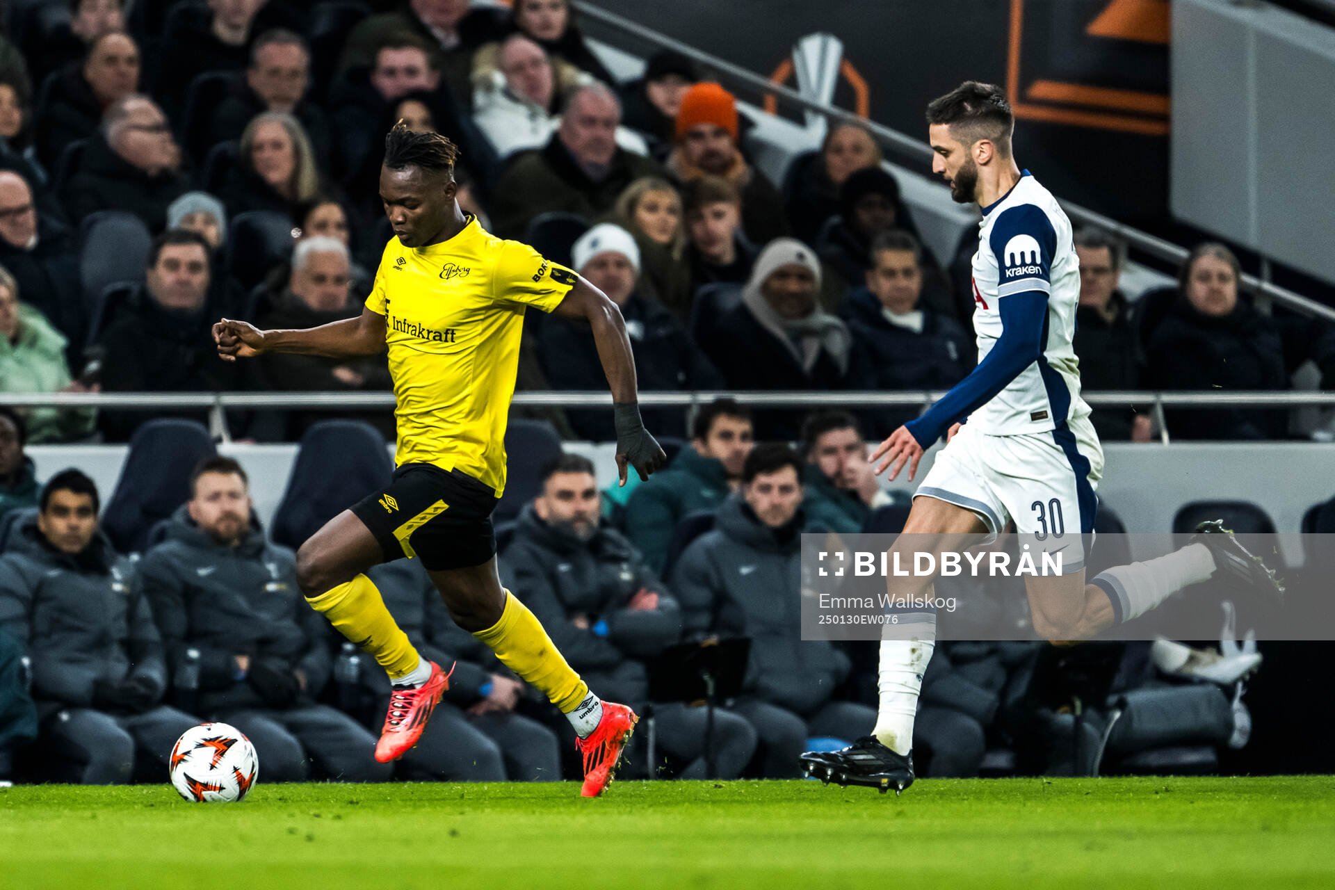 Jalal Abdullai of Elfsborg and Rodrigo Bentancur of