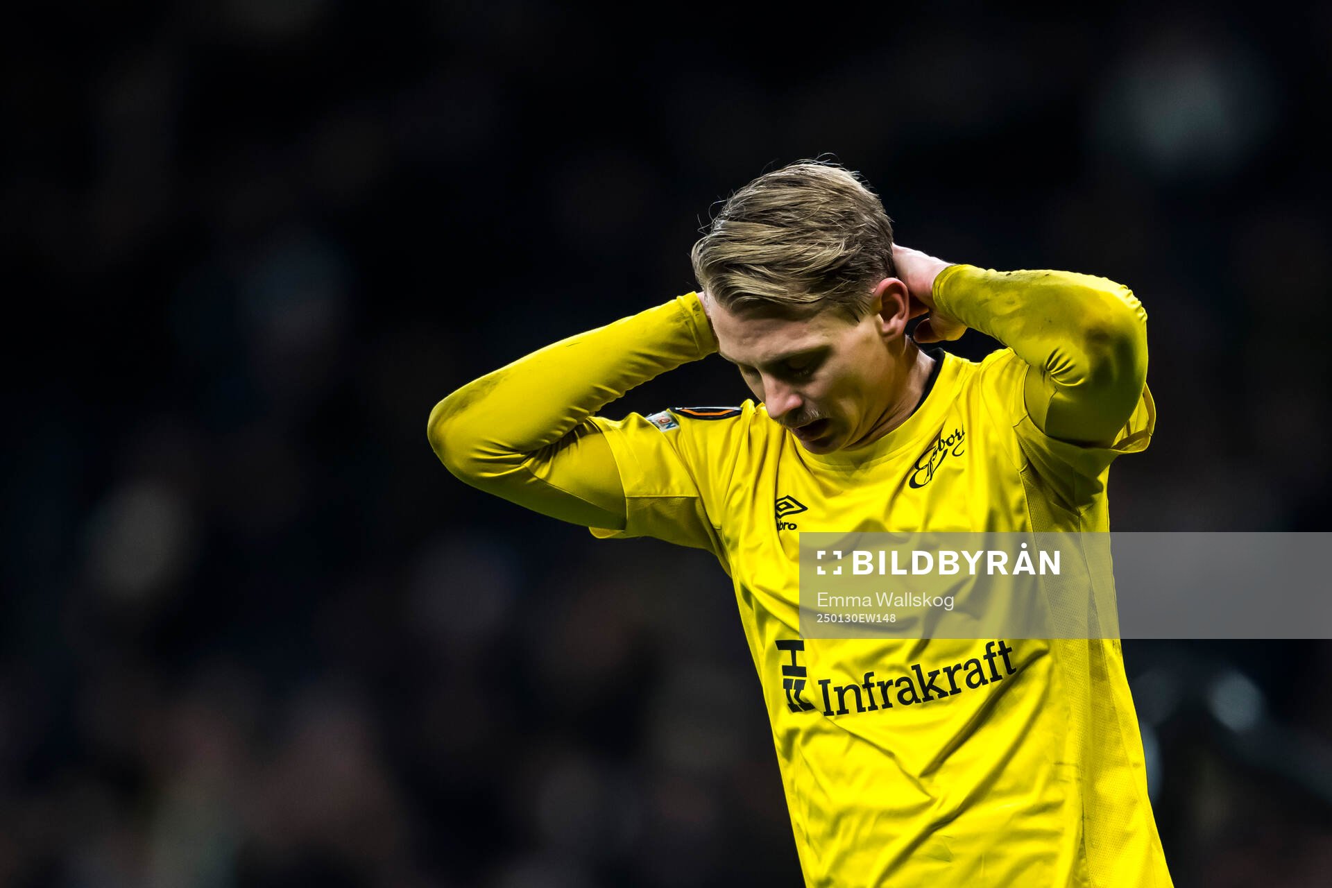 Simon Hedlund of Elfsborg looks dejected