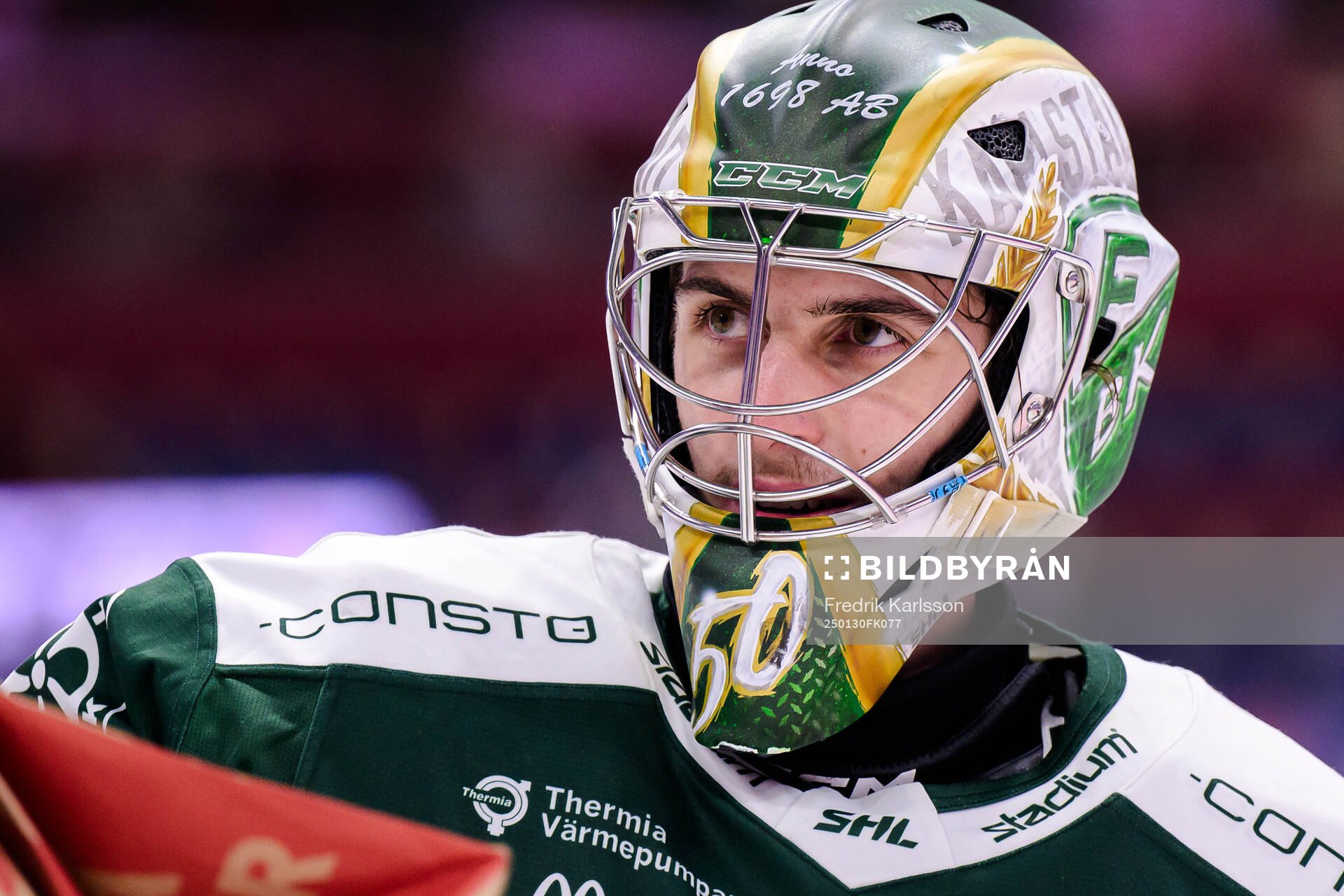 Färjestads målvakt Damian Clara jublar
