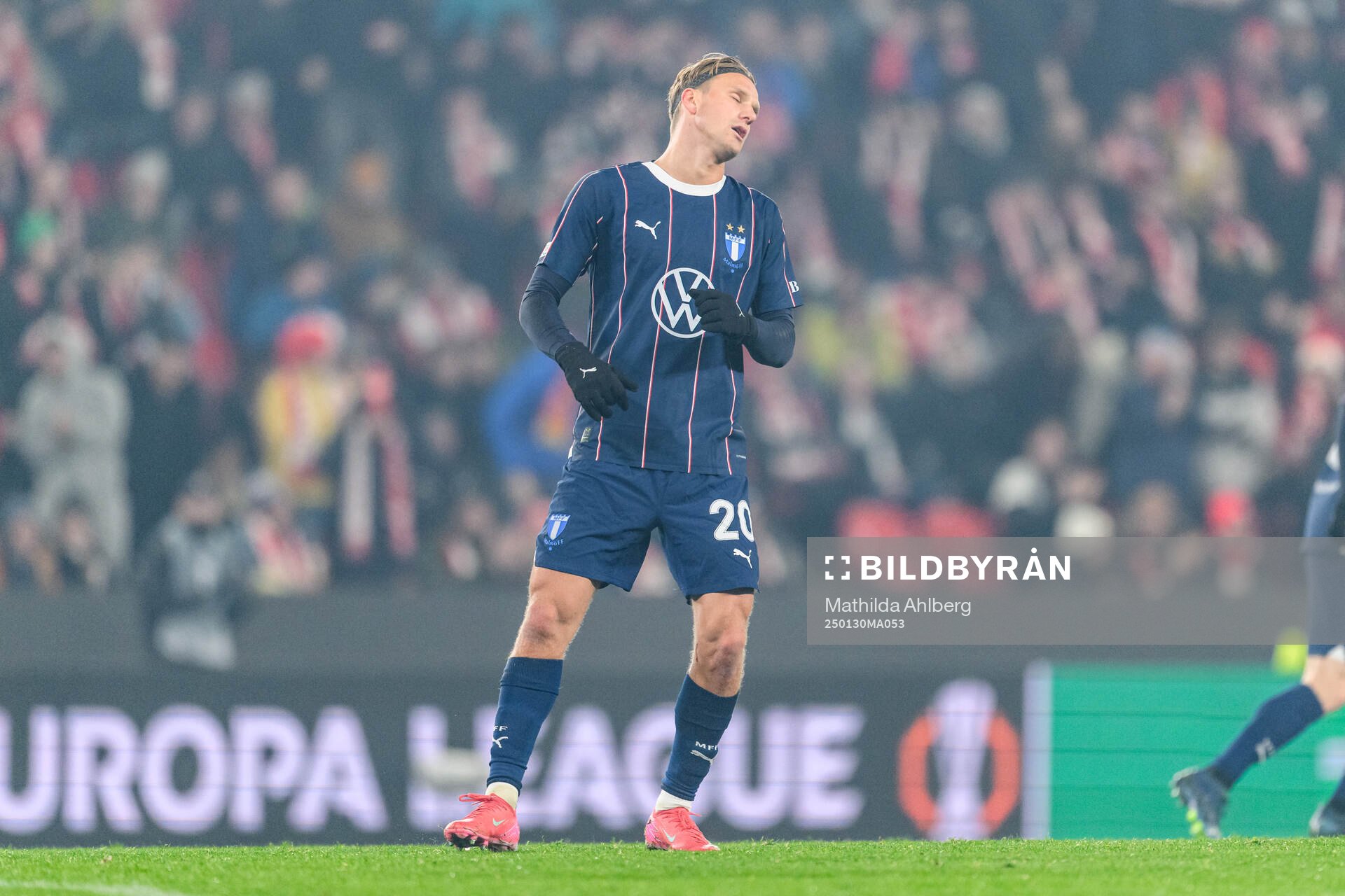 Erik Botheim of Malmö FF looks dejected
