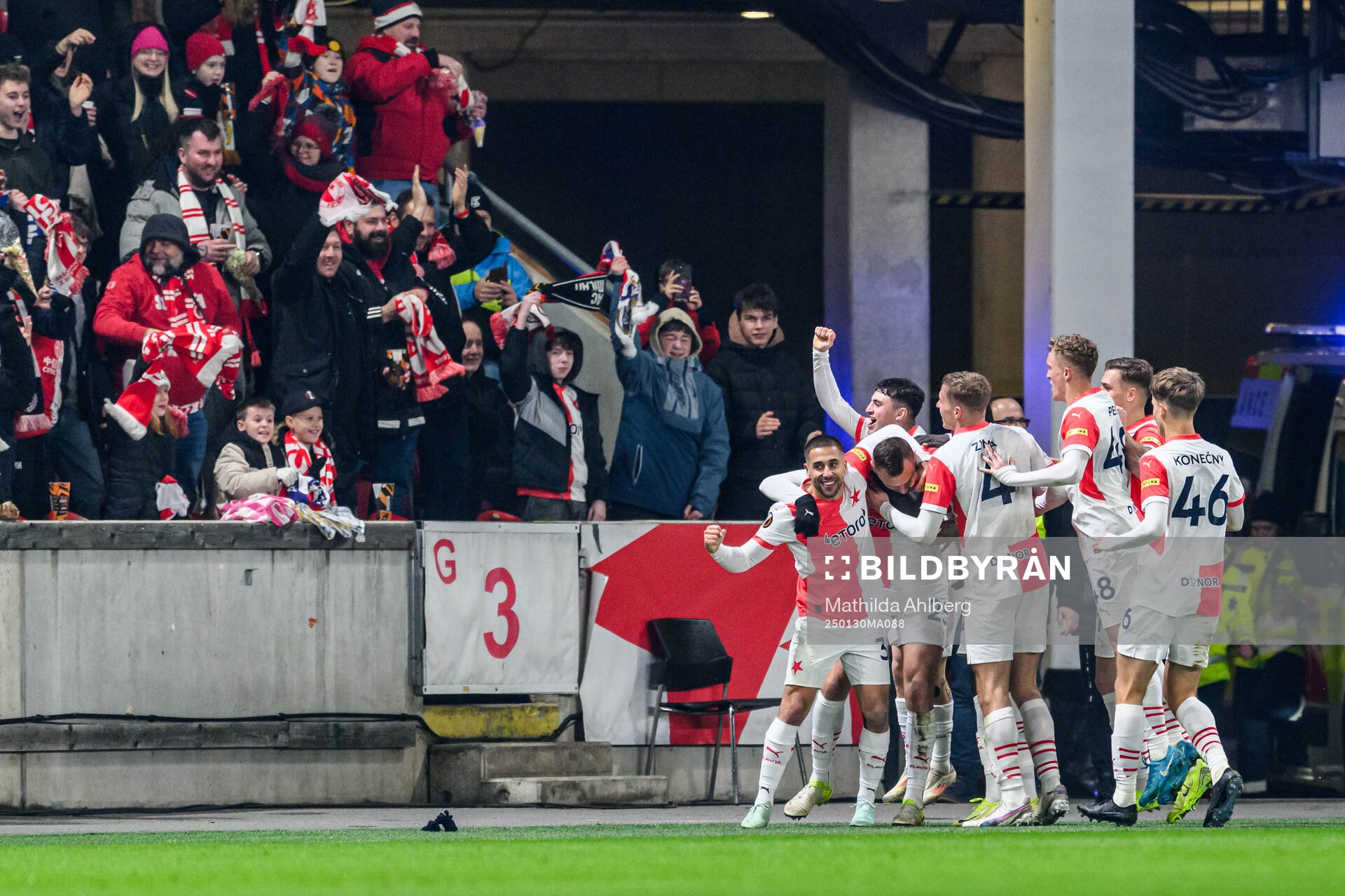 Players of Slavia Prag celebrate