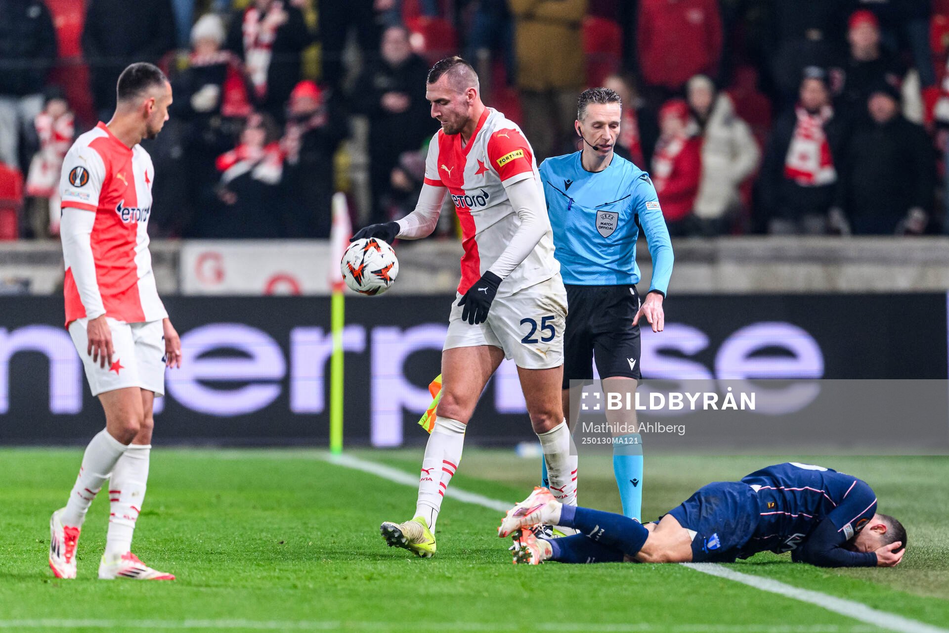 Tomás Chorý of Slavia Prag and Gabriel Busanello of