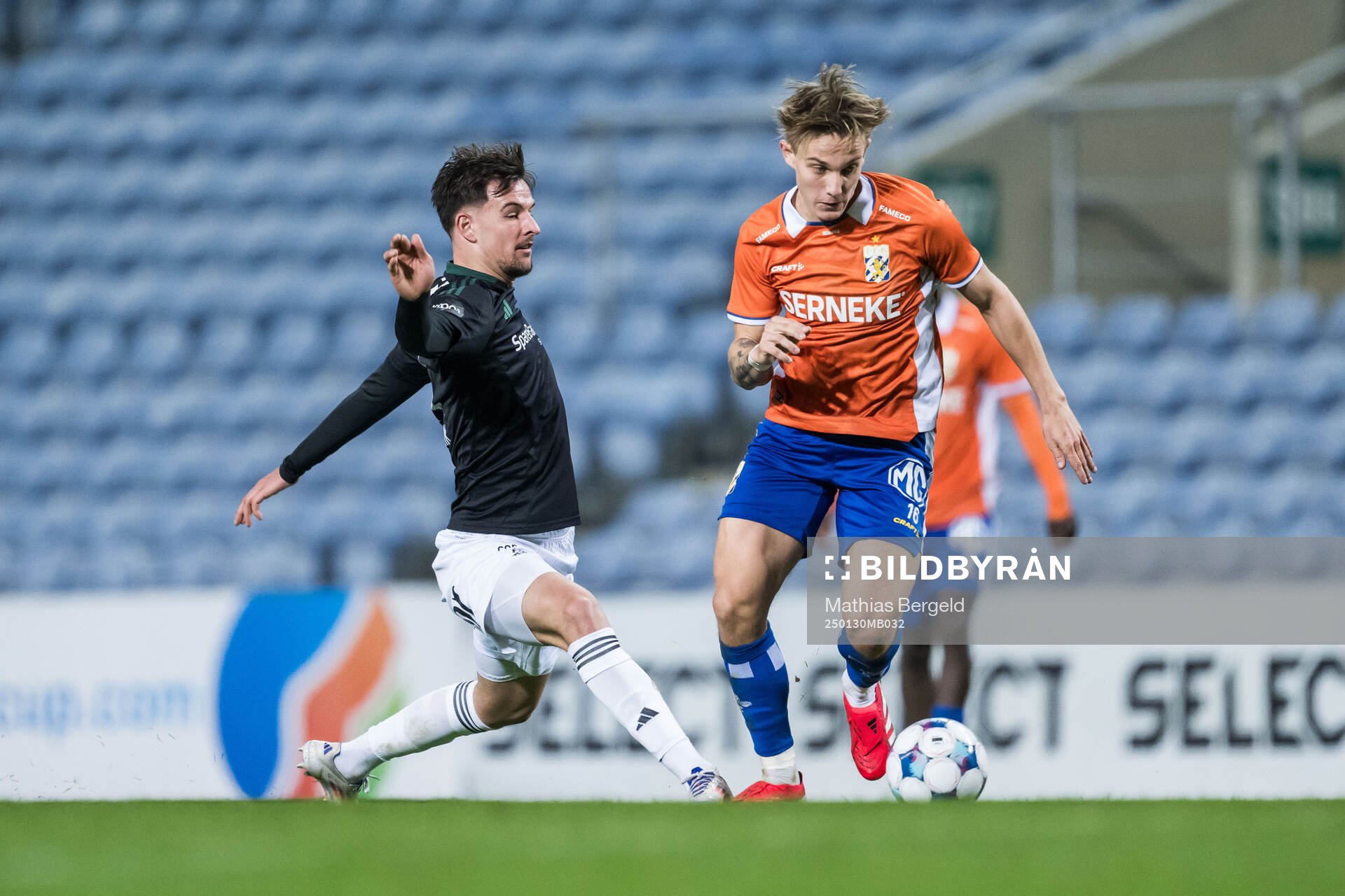 Thomas Nemcik of Rosenborg and Linus Carlstrand of IFK