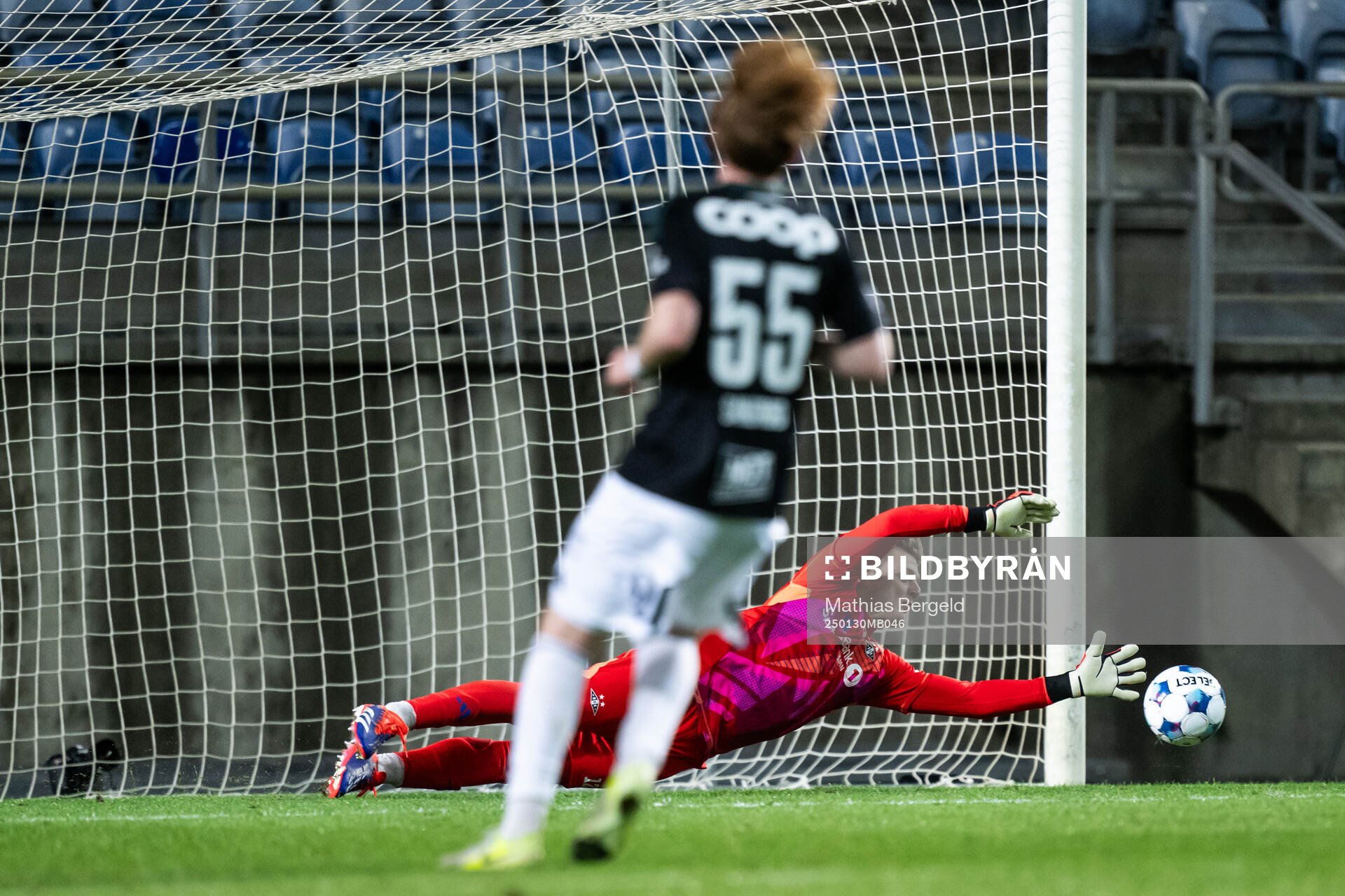 Goalkeeper Rasmus Sandberg of Rosenborg during the Atlantic Cup football match between IFK Göteborg and Rosenborg on January 30, 2025 in Faro. 