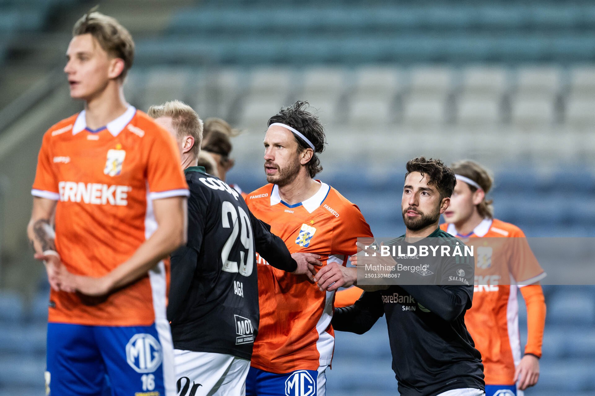 Gustav Svensson of IFK Göteborg and Moustafa Zeidan of