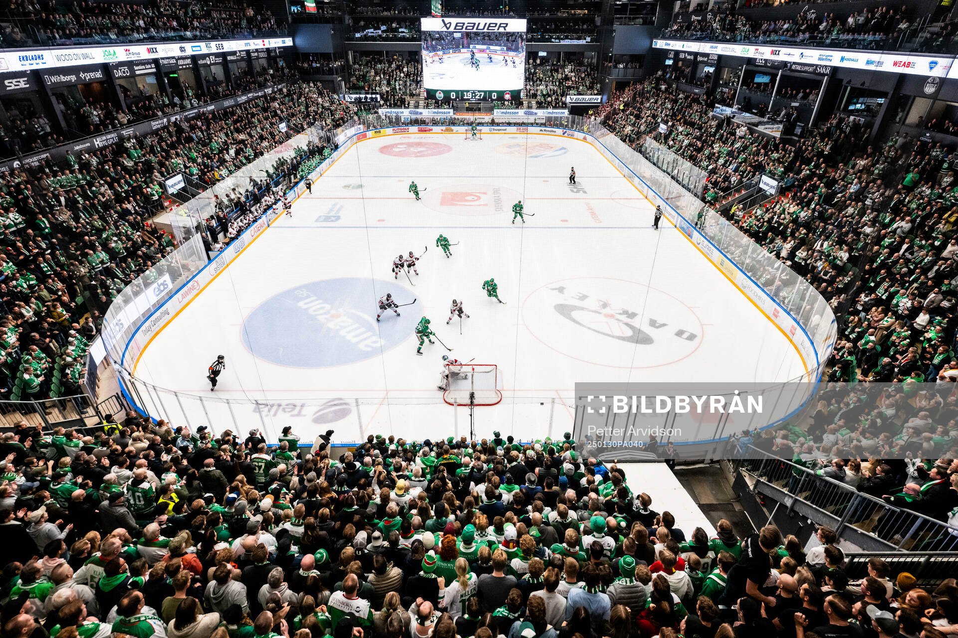 Rögles Joachim Blichfeld utmanar Malmö Redhawks målvakt