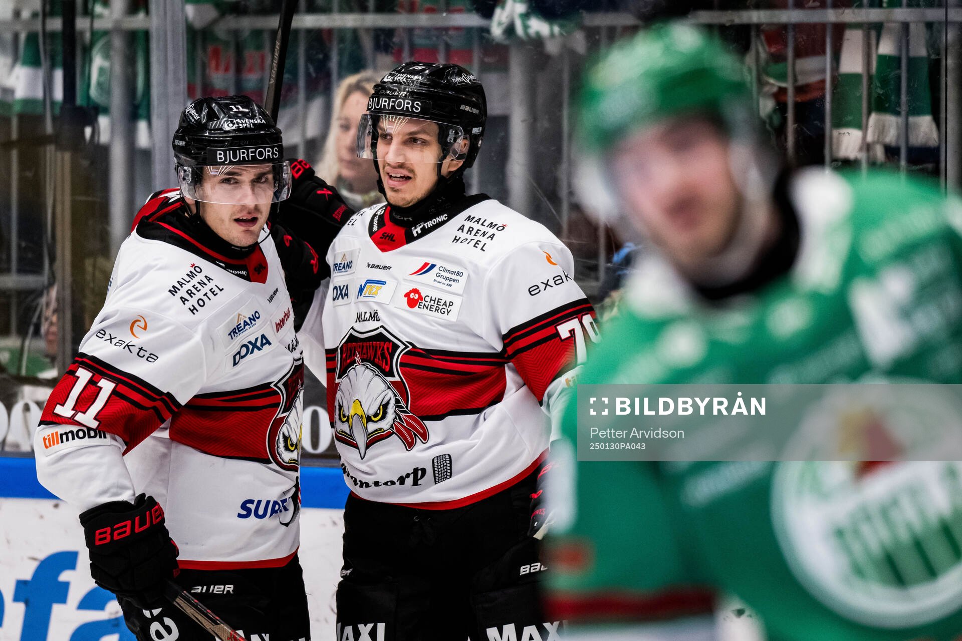 Malmö Redhawks Nikola Pasic och Jakub Galvas jublar