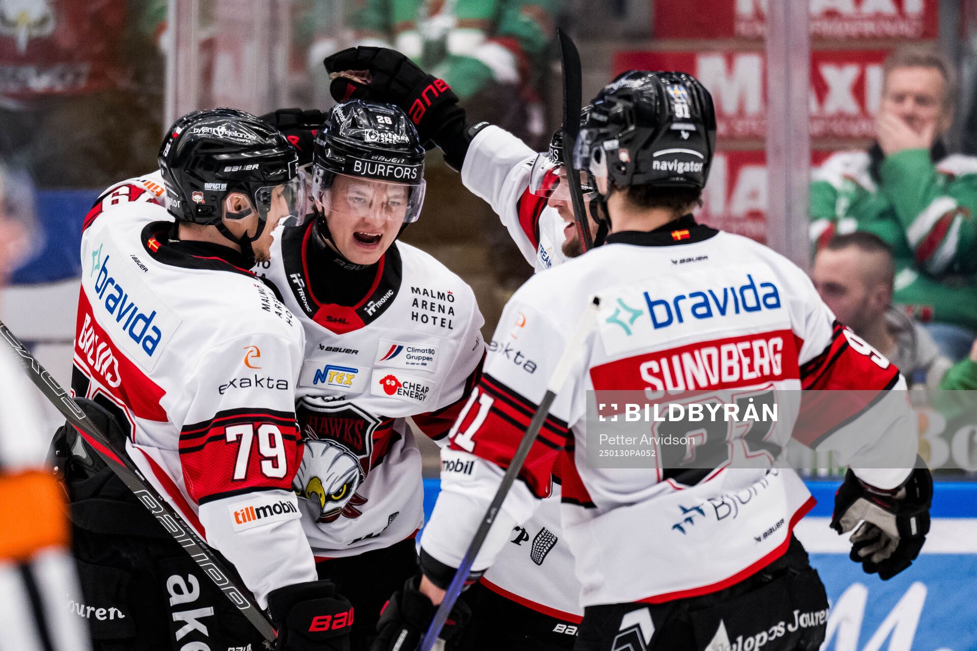 Malmö Redhawks Teemu Kivihalme och Jakub Galvas jublar