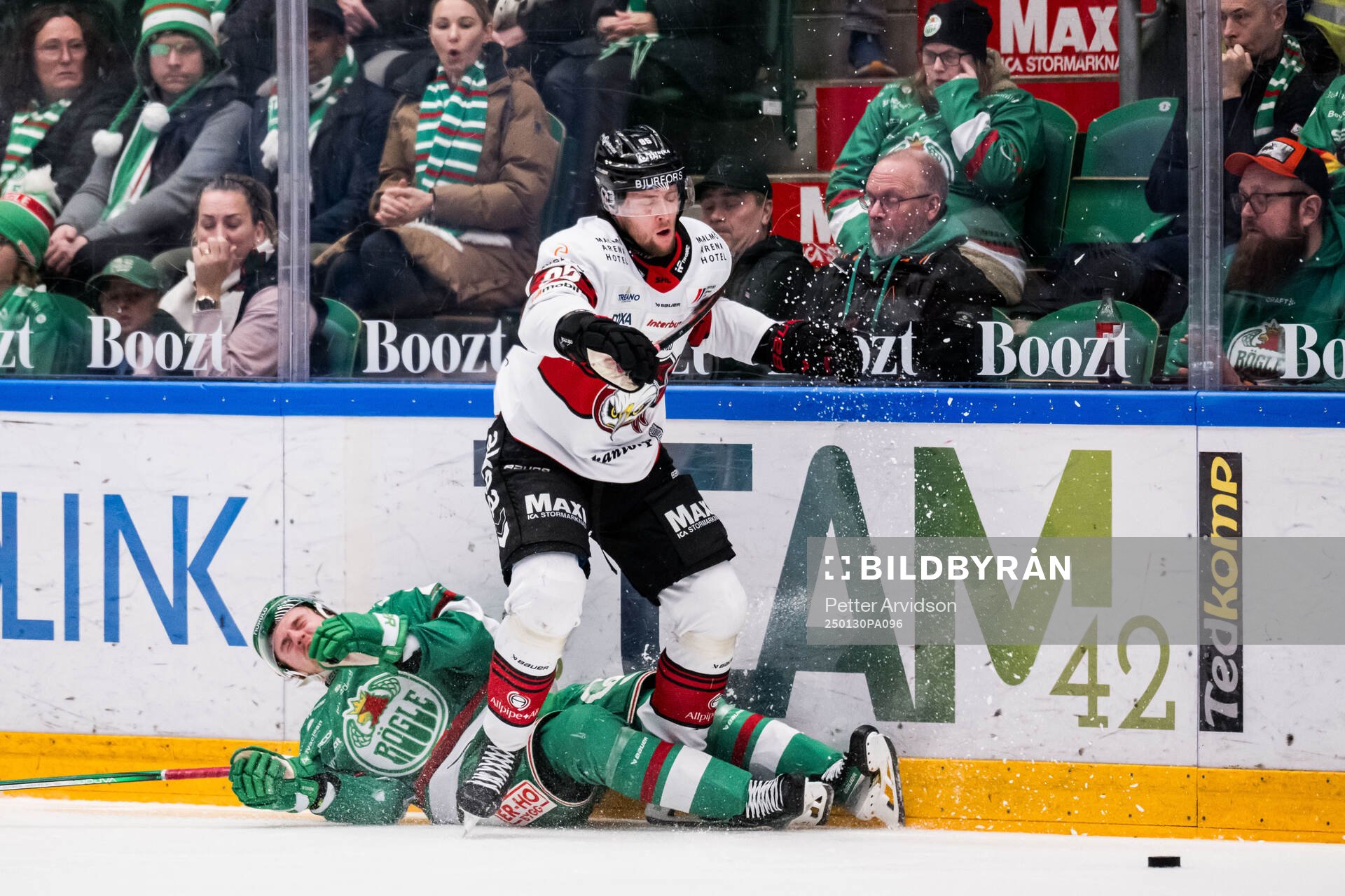 Rögles Linus Sjödin och Malmö Redhawks Carl Persson
