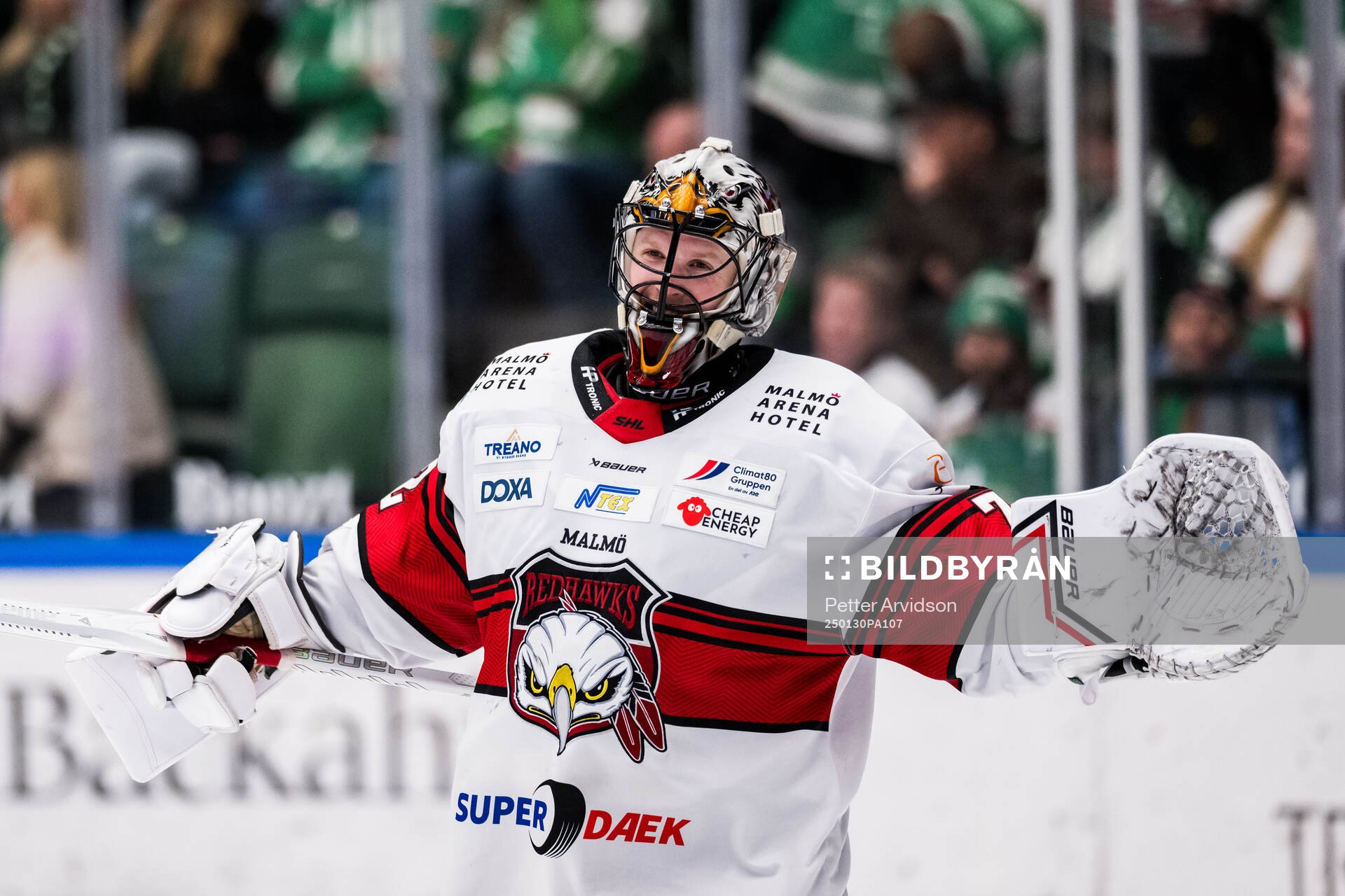 Malmö Redhawks målvakt Daniel Marmenlind jublar