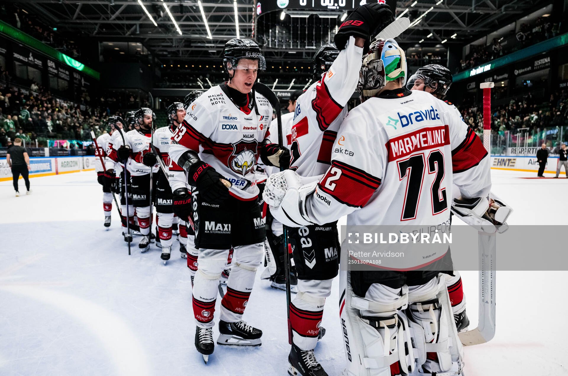 Malmö Redhawks Fredrik Händemark och målvakt Daniel