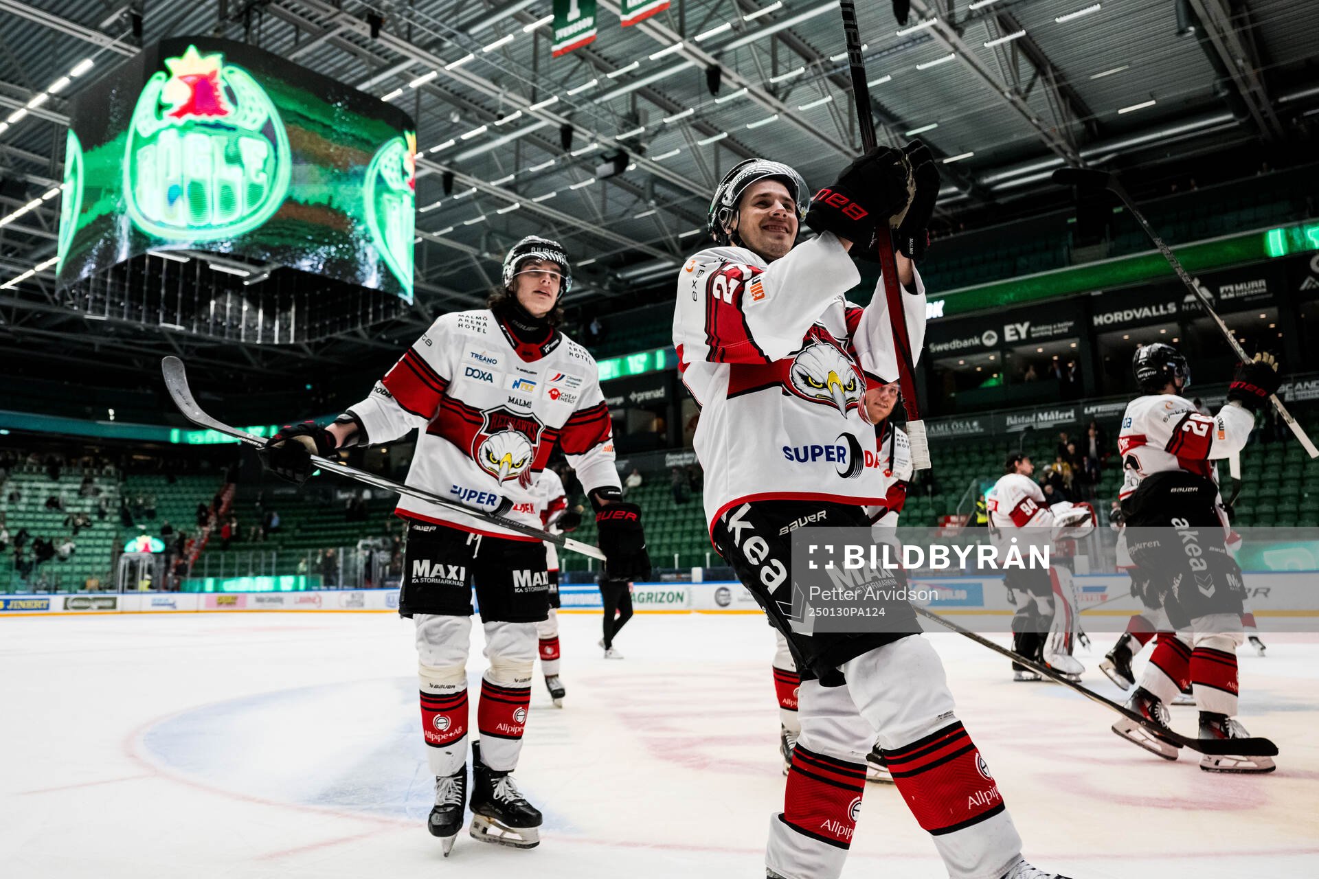 Malmö Redhawks Dominik Badinka och Henrik Haapala jublar
