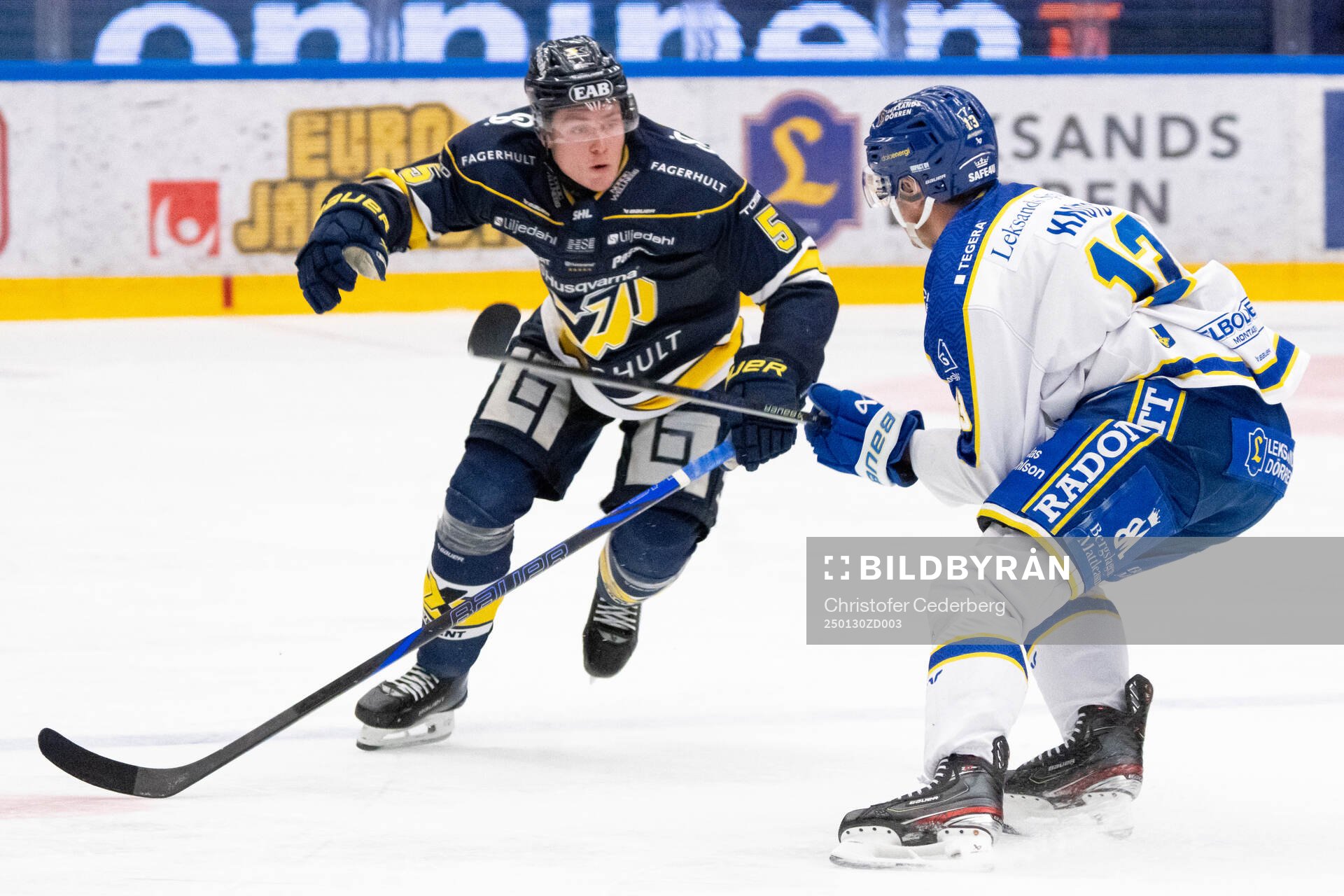 HV71s Victor Sjöholm och Leksands Jon Knuts